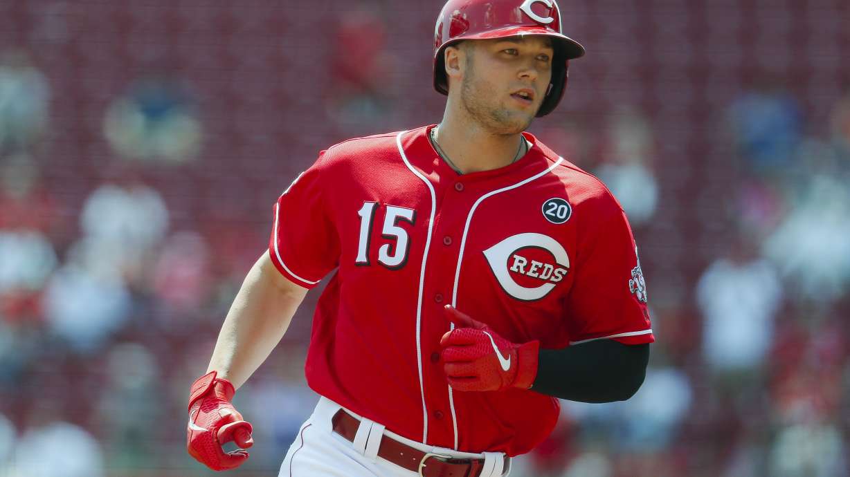 Bees circle, Senzel homers twice as Reds swarm Giants 12-4