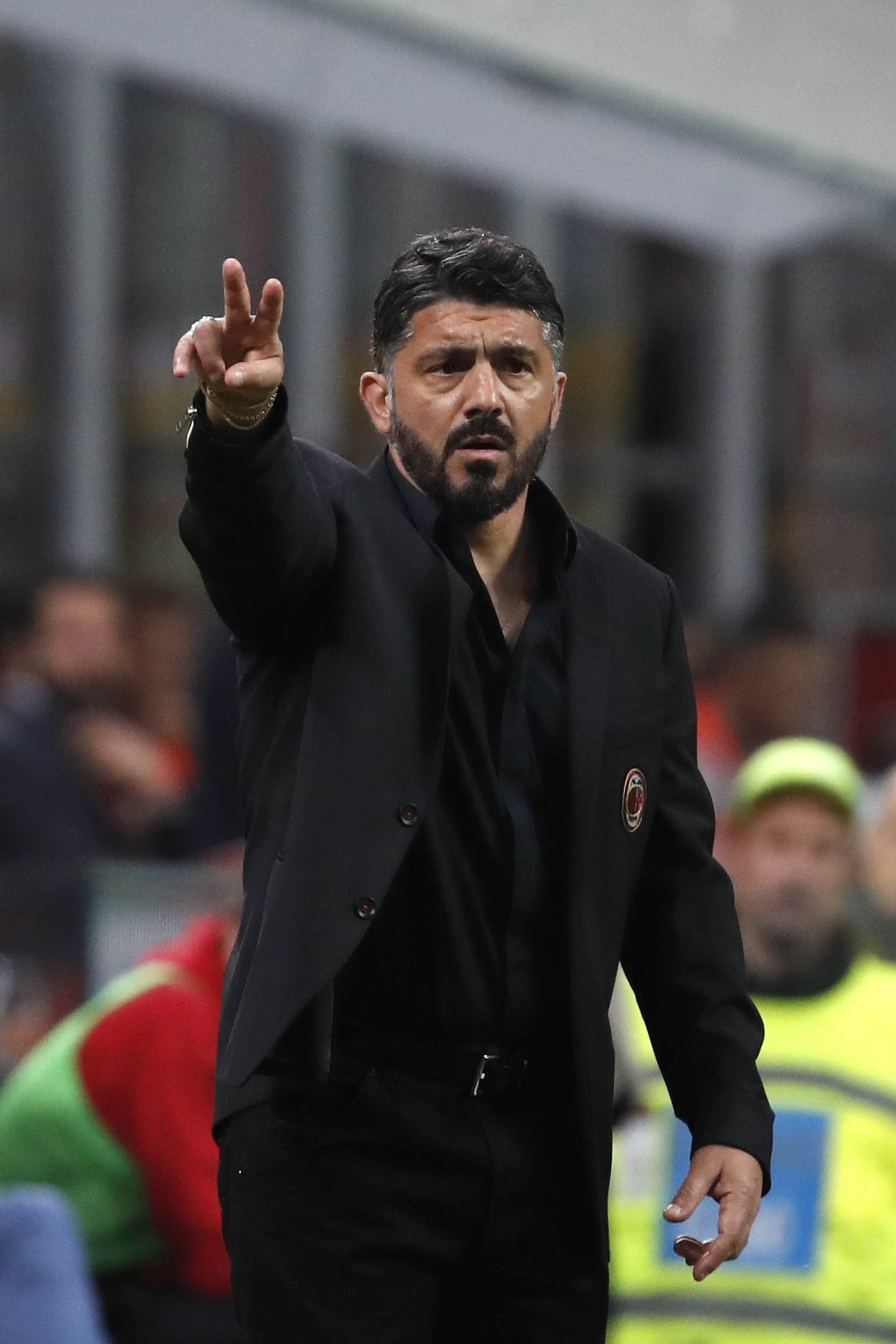 Milan beats Bologna 2-1 to keep Champions League hopes alive