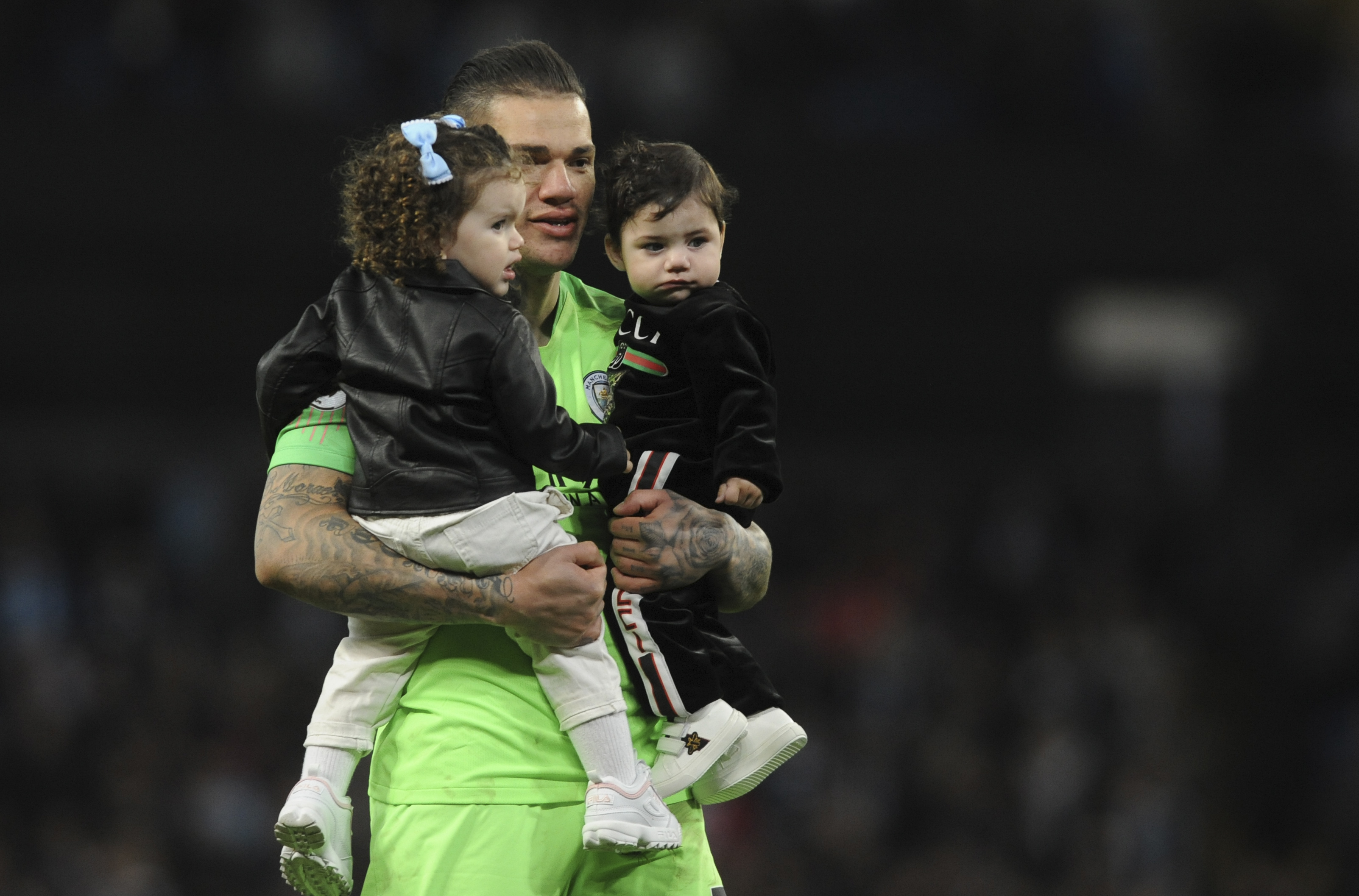 Man City back on top of EPL after Kompany wonder goal