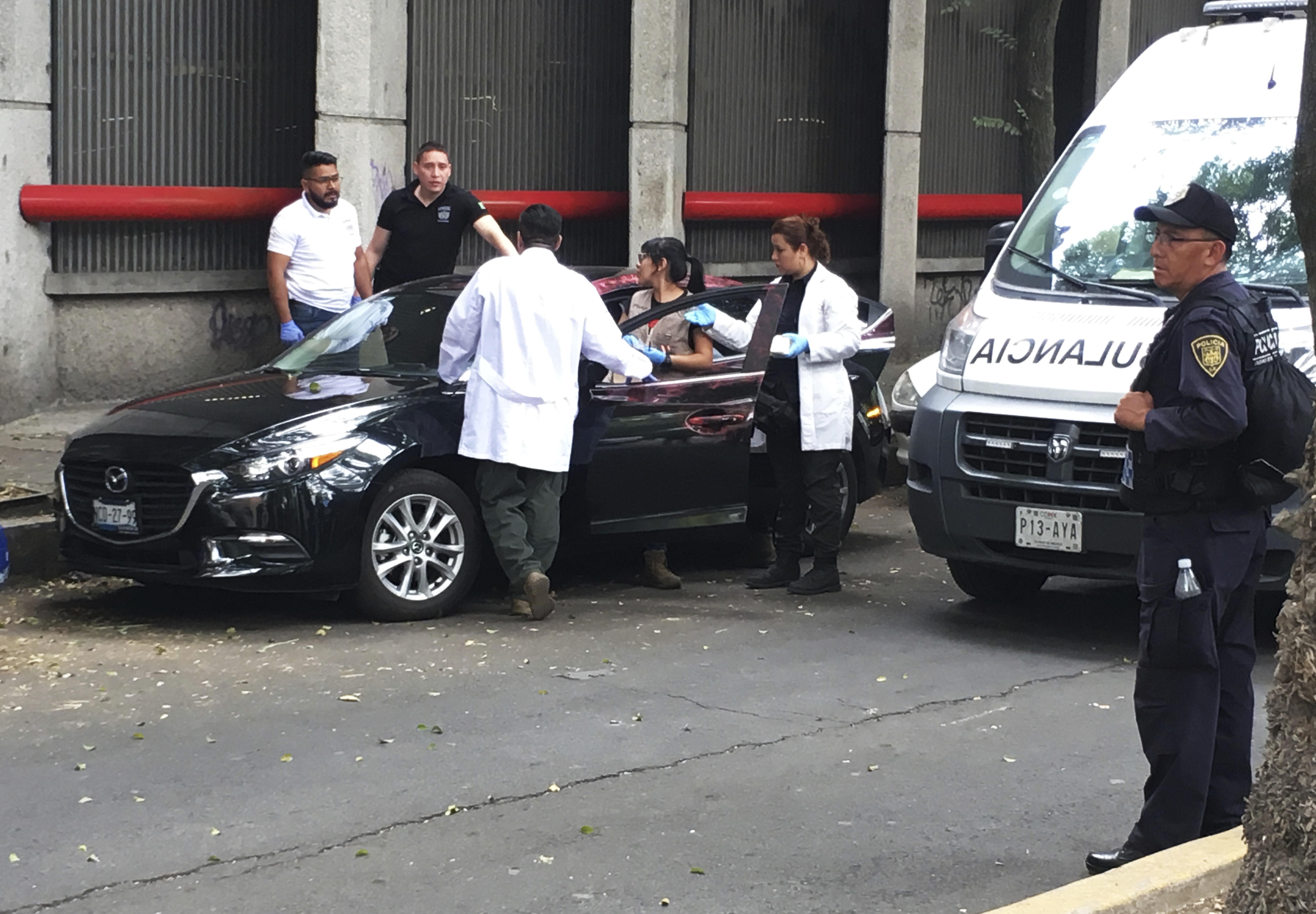 Mexican journalist's bodyguard kills 1 in apparent carjack