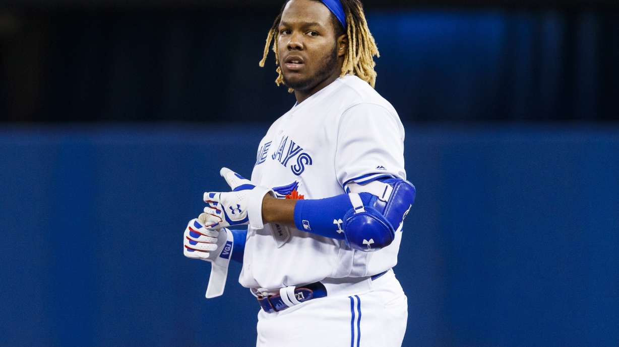 Perez pitches 7 scoreless innings, Twins beat Blue Jays 8-0