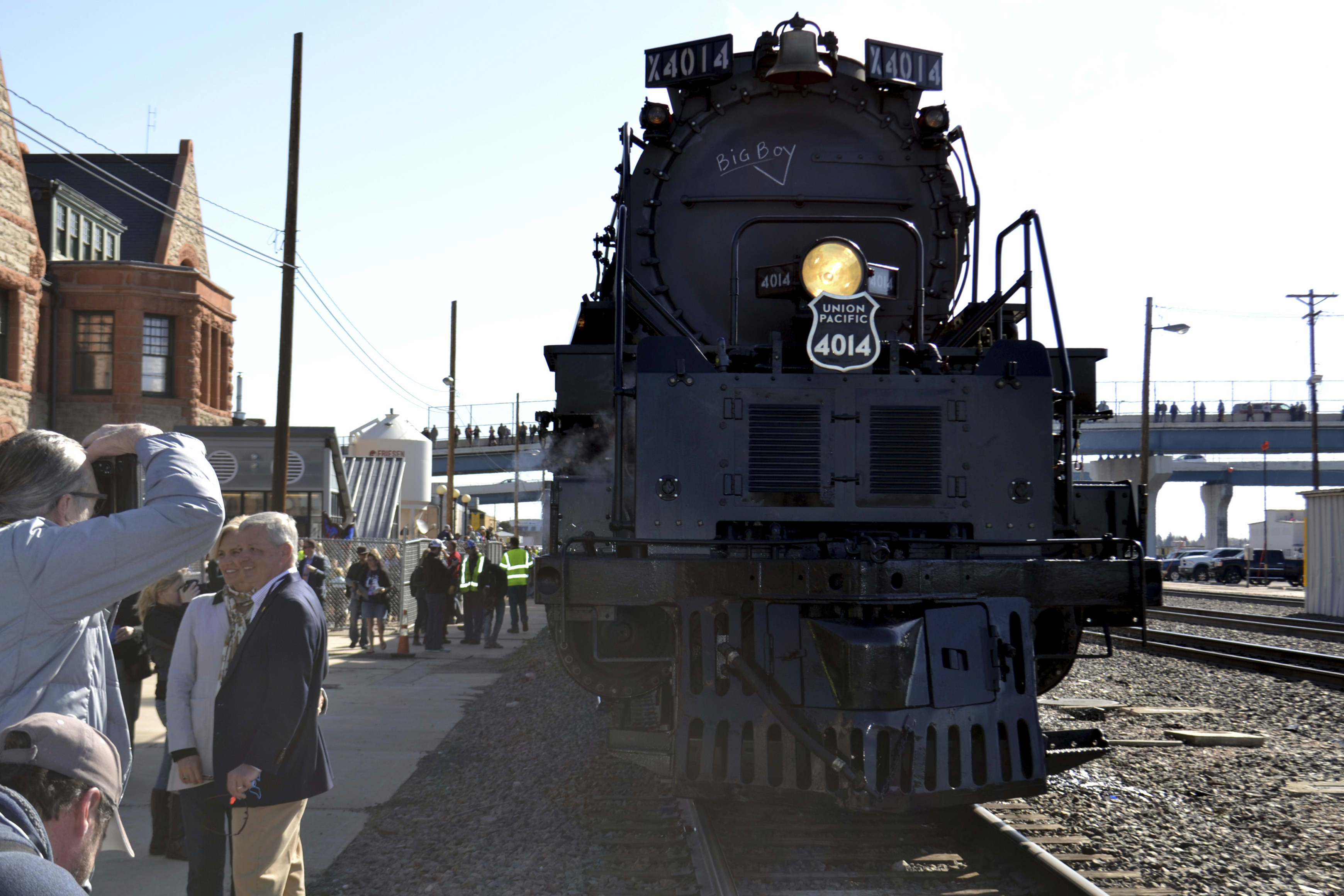Refurbished 'Big Boy' locomotive fires up crowds in US West