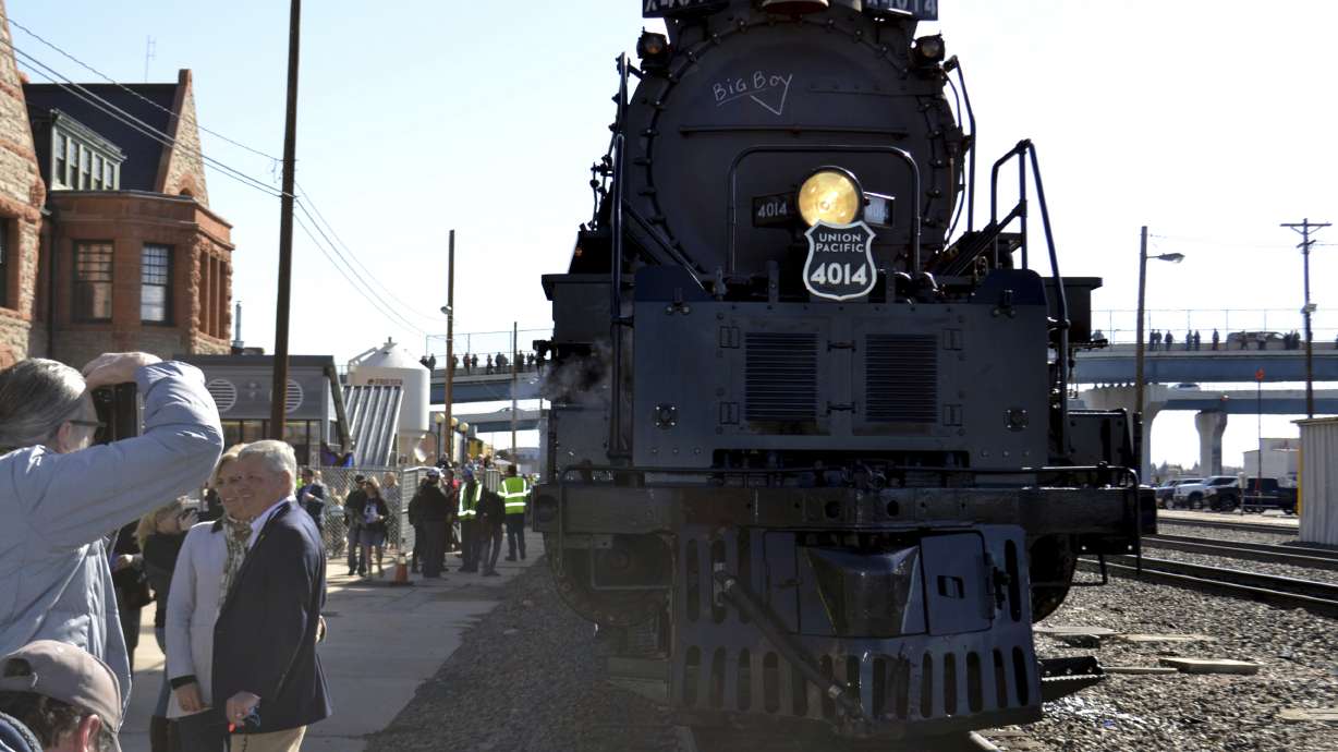 Refurbished 'Big Boy' locomotive fires up crowds in US West | KSL.com