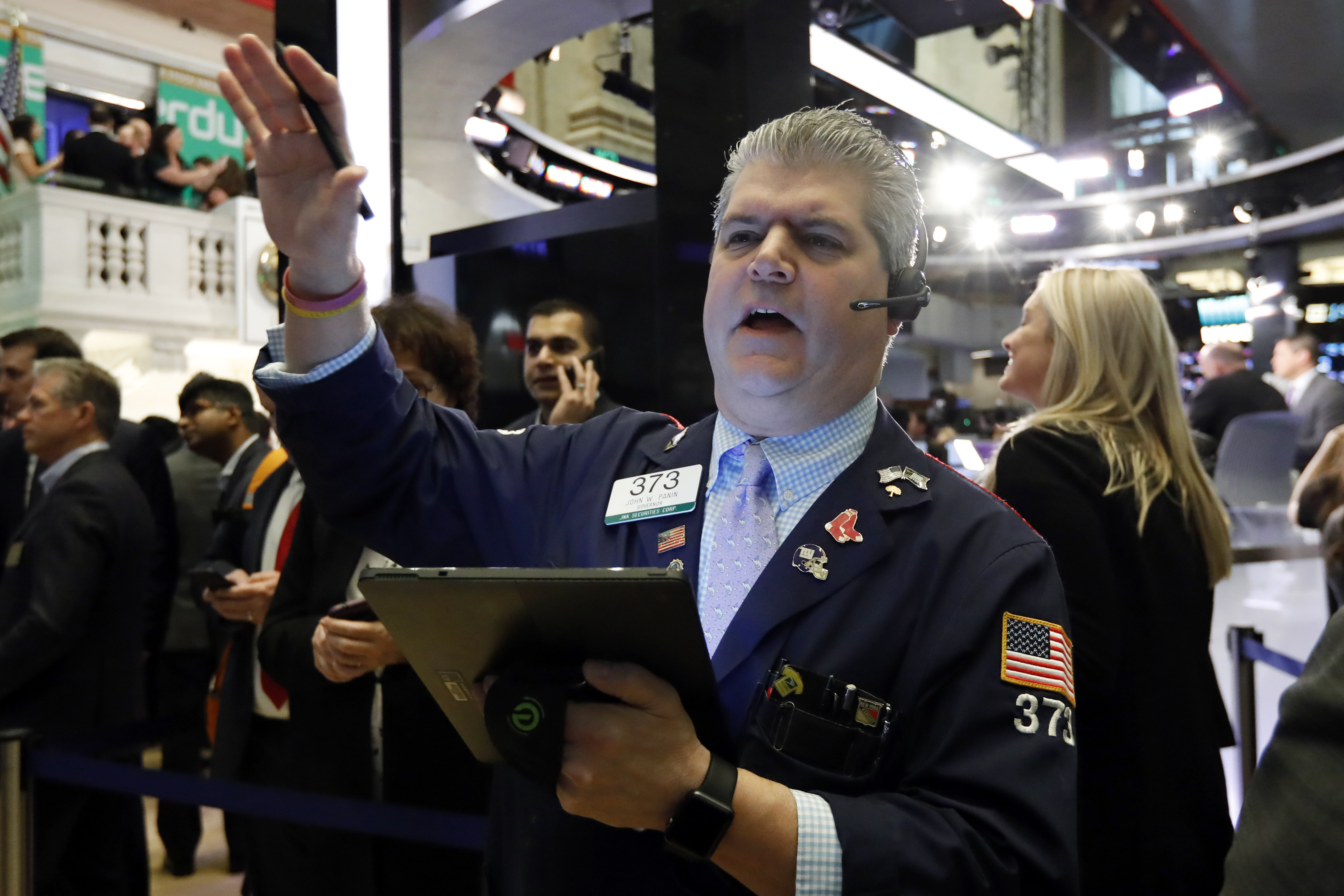 Stocks sink on Wall Street as new tariff threat looms