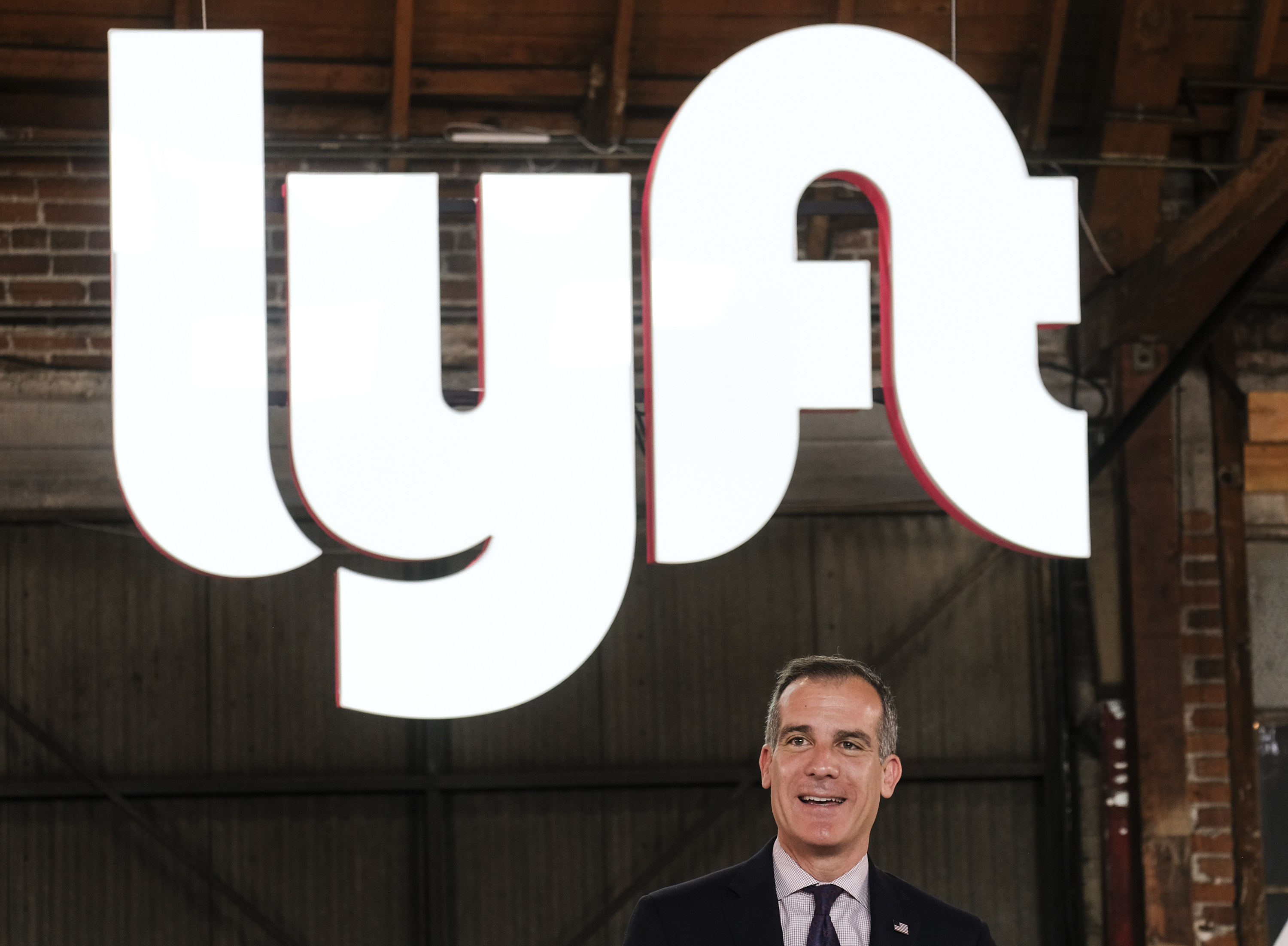 Lyft posts strong growth, big losses in first public quarter