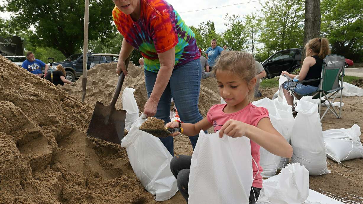 Midwest downpours prompt more evacuations, flash flood fears