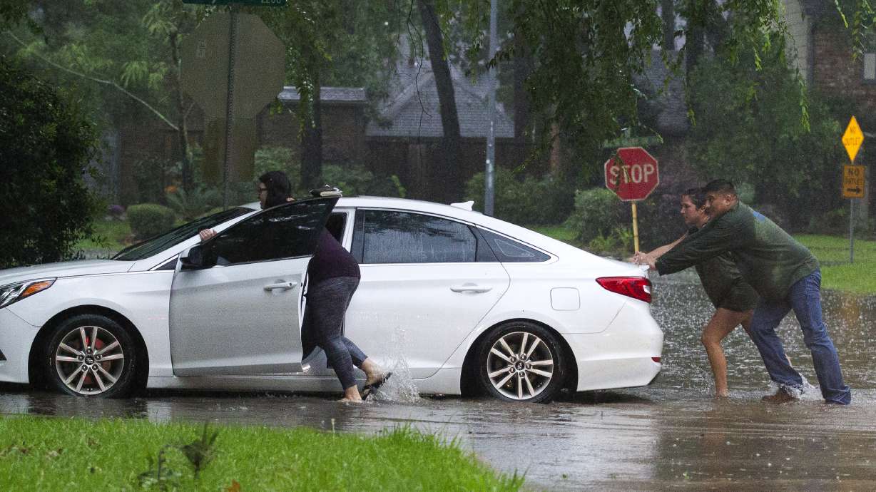 Houston streets fill up with water; man dead in Austin