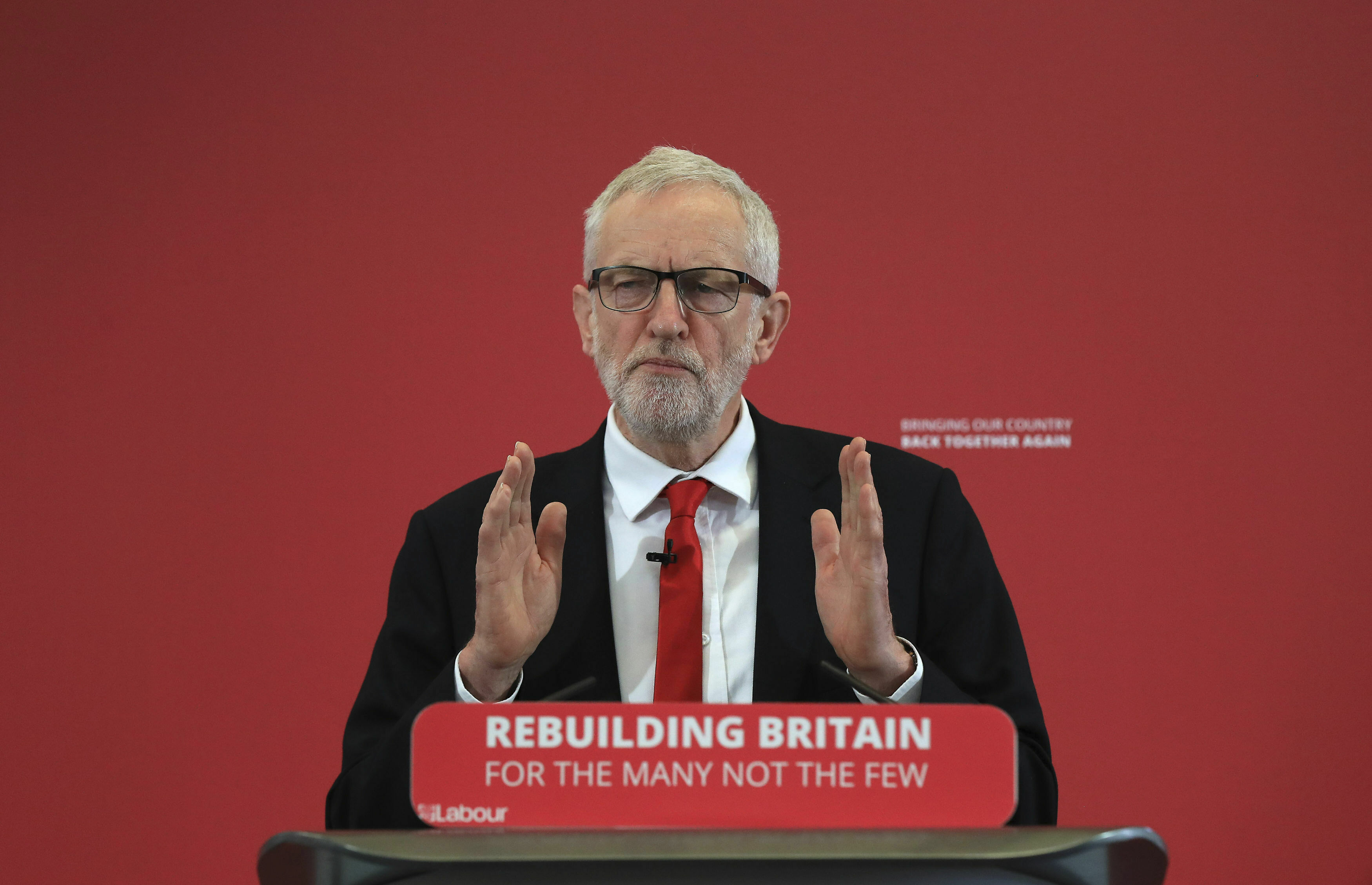 UK opposition campaigns, govt lies low, in EU election