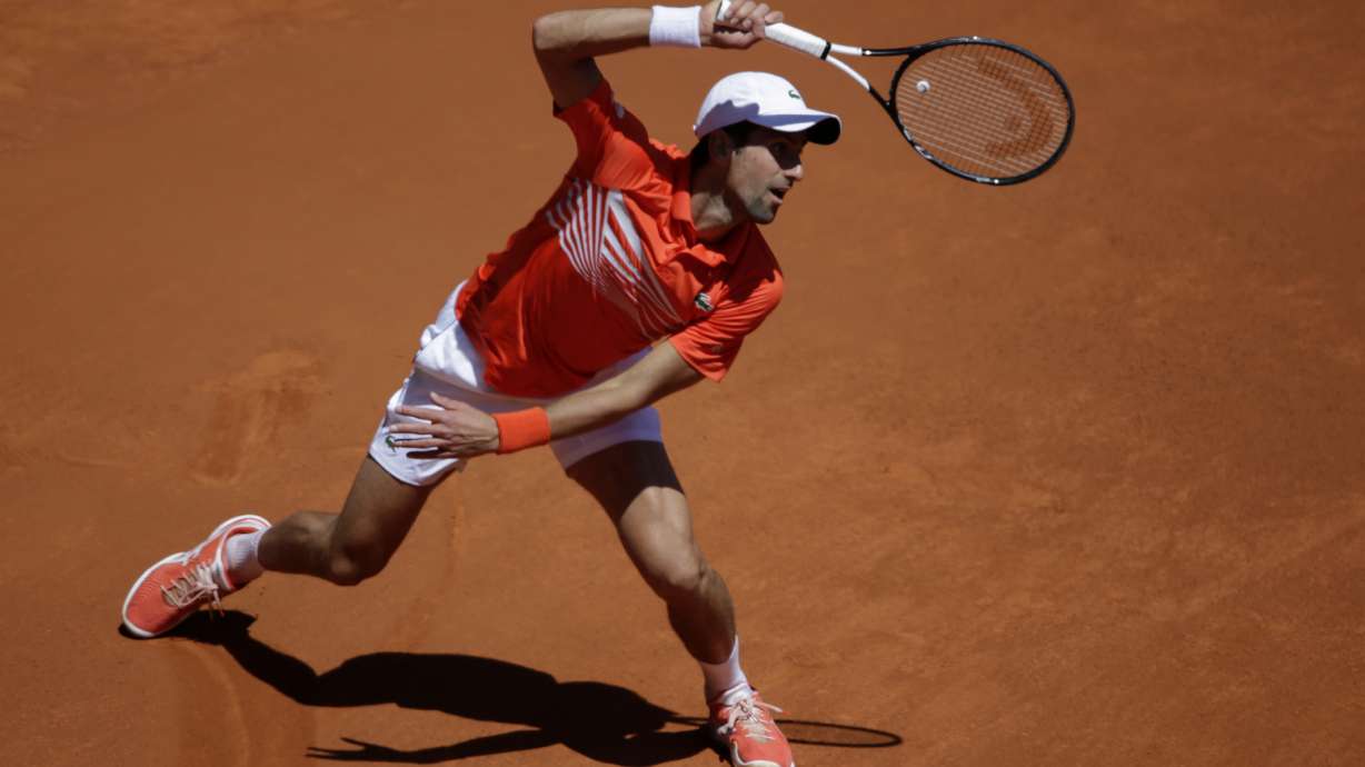 Federer outlasts Monfils to reach Madrid Open quarterfinals