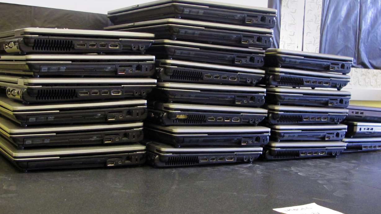 Student 'geek squads' maintain school devices, help teachers