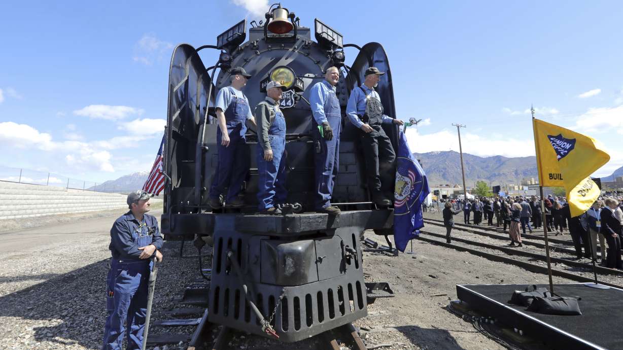 The Latest: Crowds gather for 150th railroad anniversary