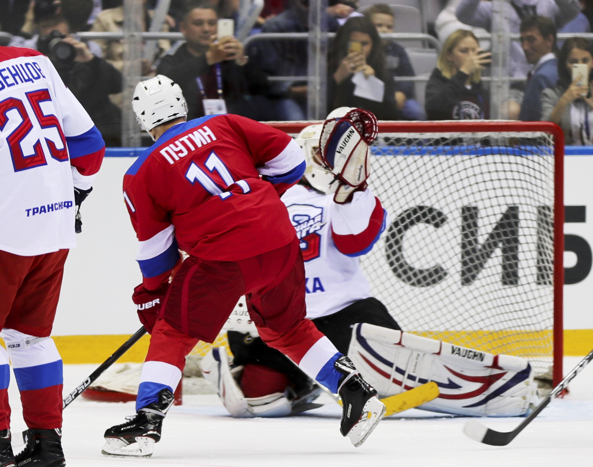 Russia's Putin scores 8 goals in exhibition hockey game