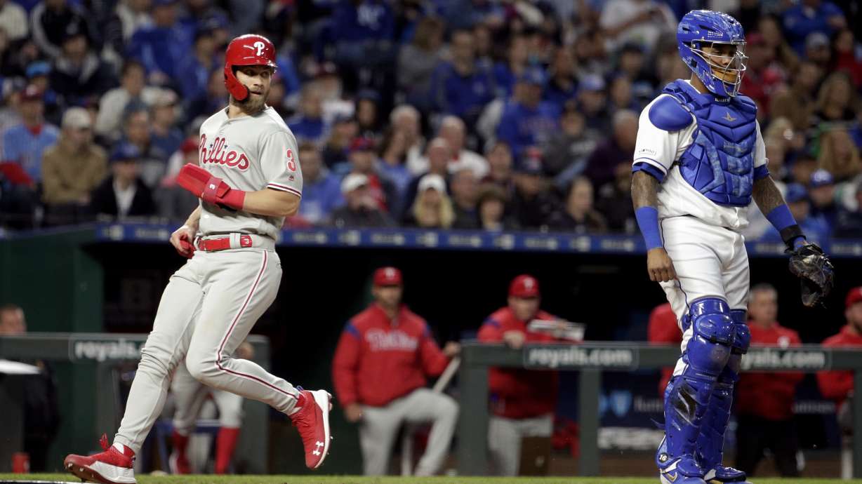 Gordon powers Royals to 5-1 win over Phillies