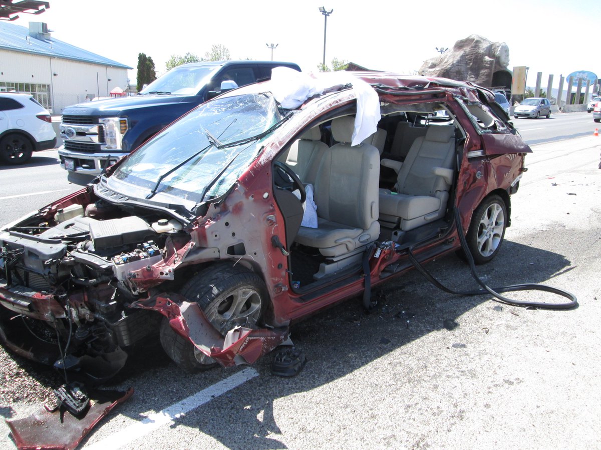 Woman hospitalized with serious injures after crash on I-15 in Lehi 