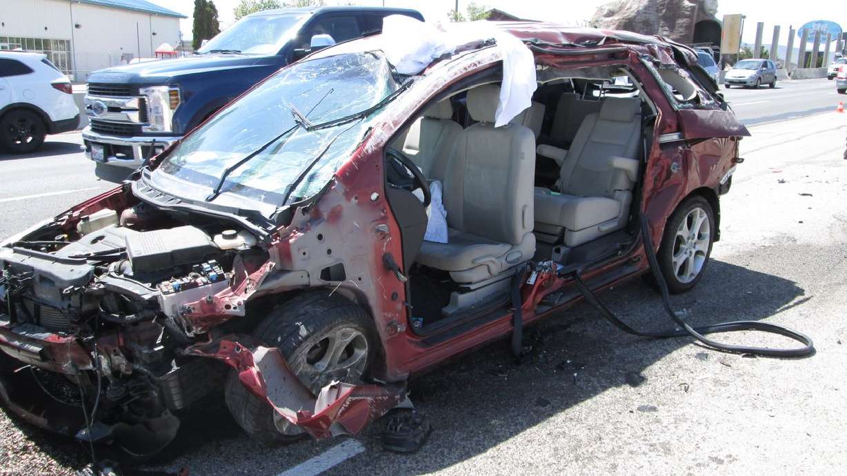 Woman hospitalized with serious injures after crash on I-15 in Lehi