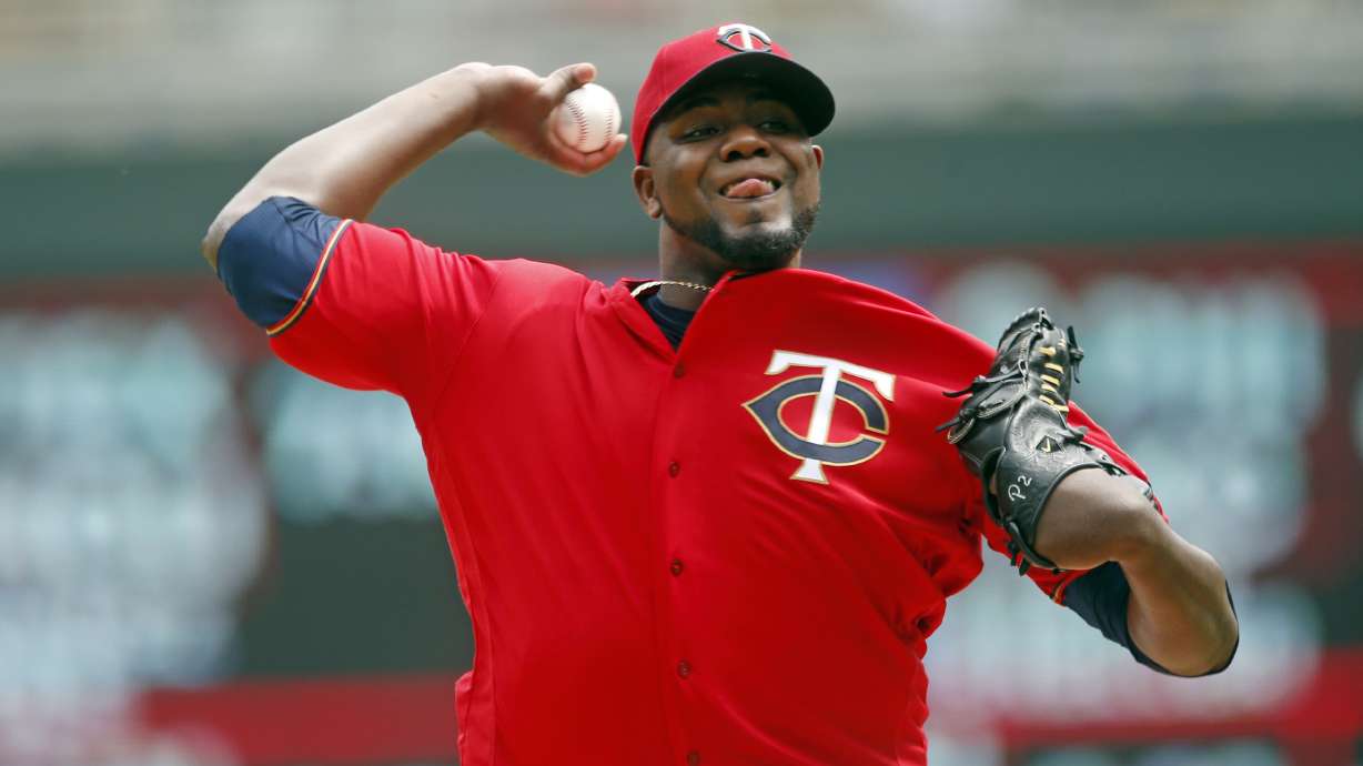 Cron' 3-run blast helps Twins split doubleheader with Tigers