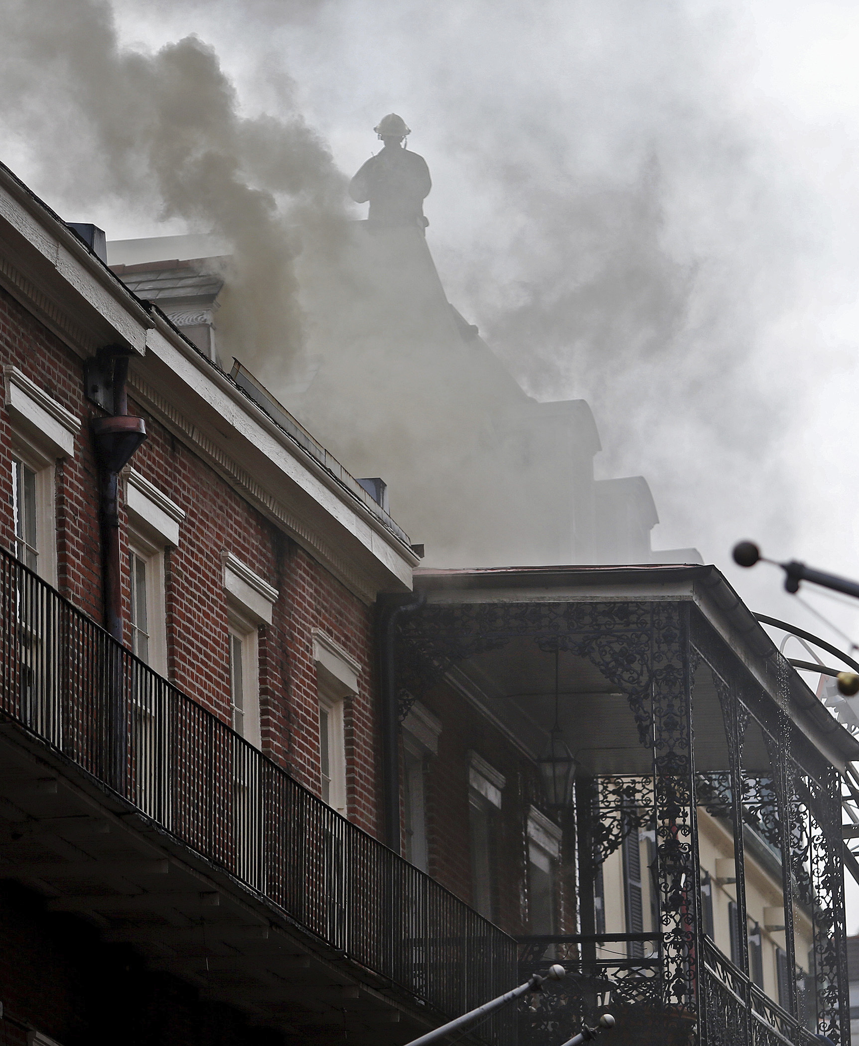 Fire in New Orleans French Quarter restaurant; 2 injured