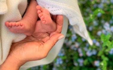Meghan, Harry release baby feet photo for US Mother's Day