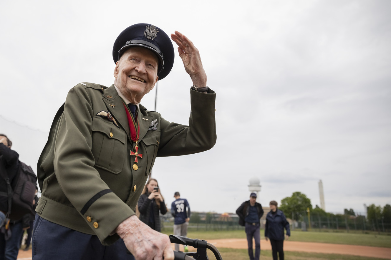 Utah pilot honored as Berlin Airlift remembered on 70th anniversary of blockade's end