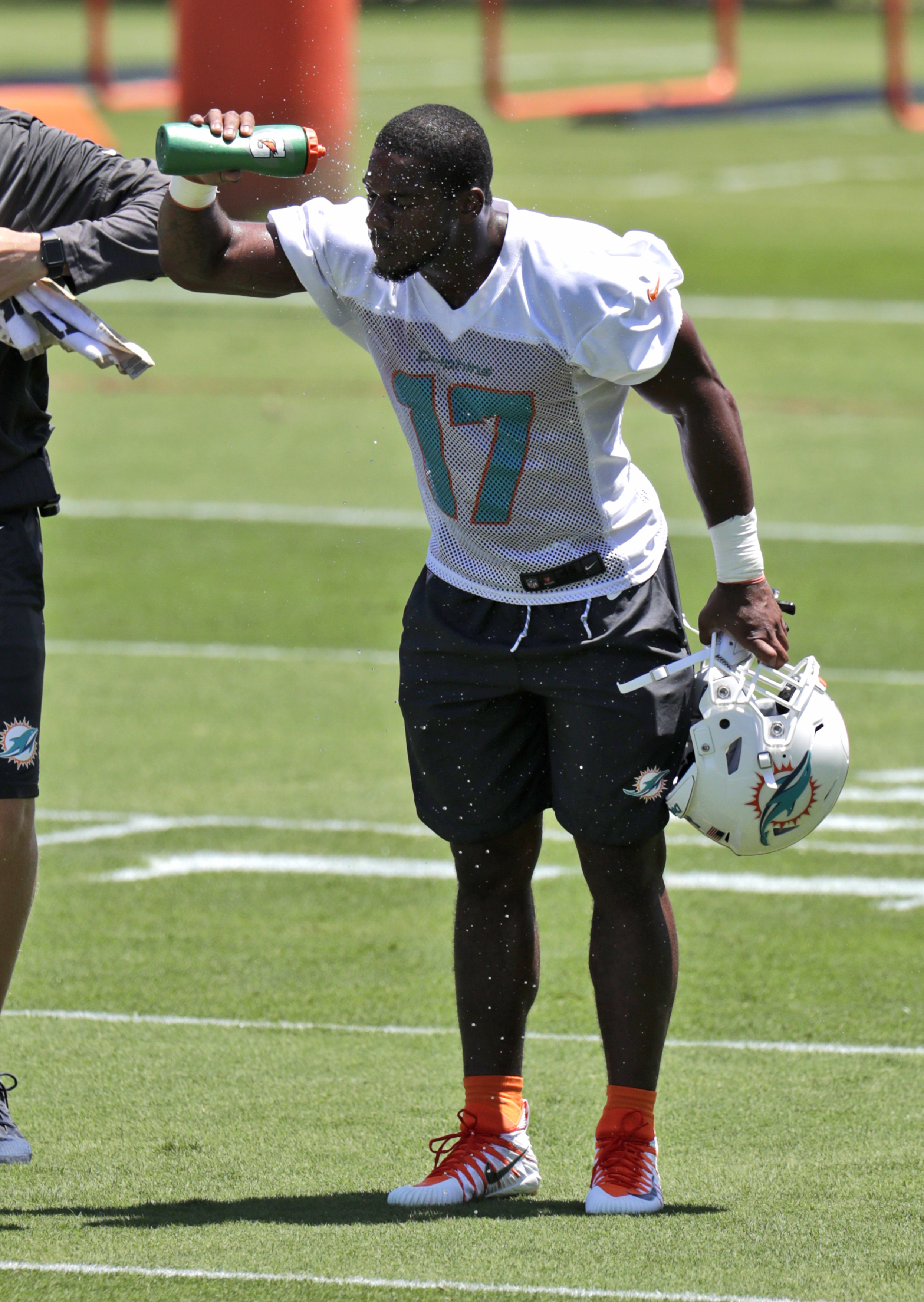 Following arrests, Walton gets another chance with Dolphins