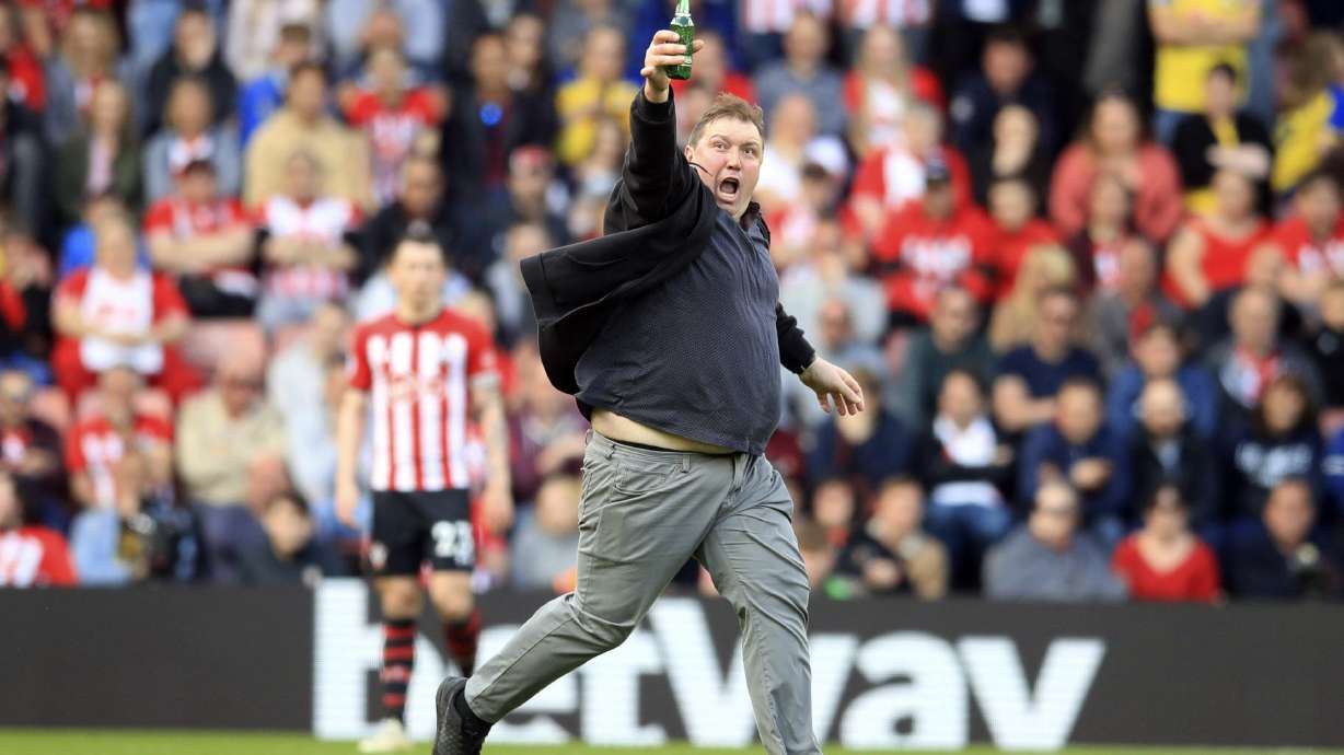 Huddersfield avoids most losses in Premier League season