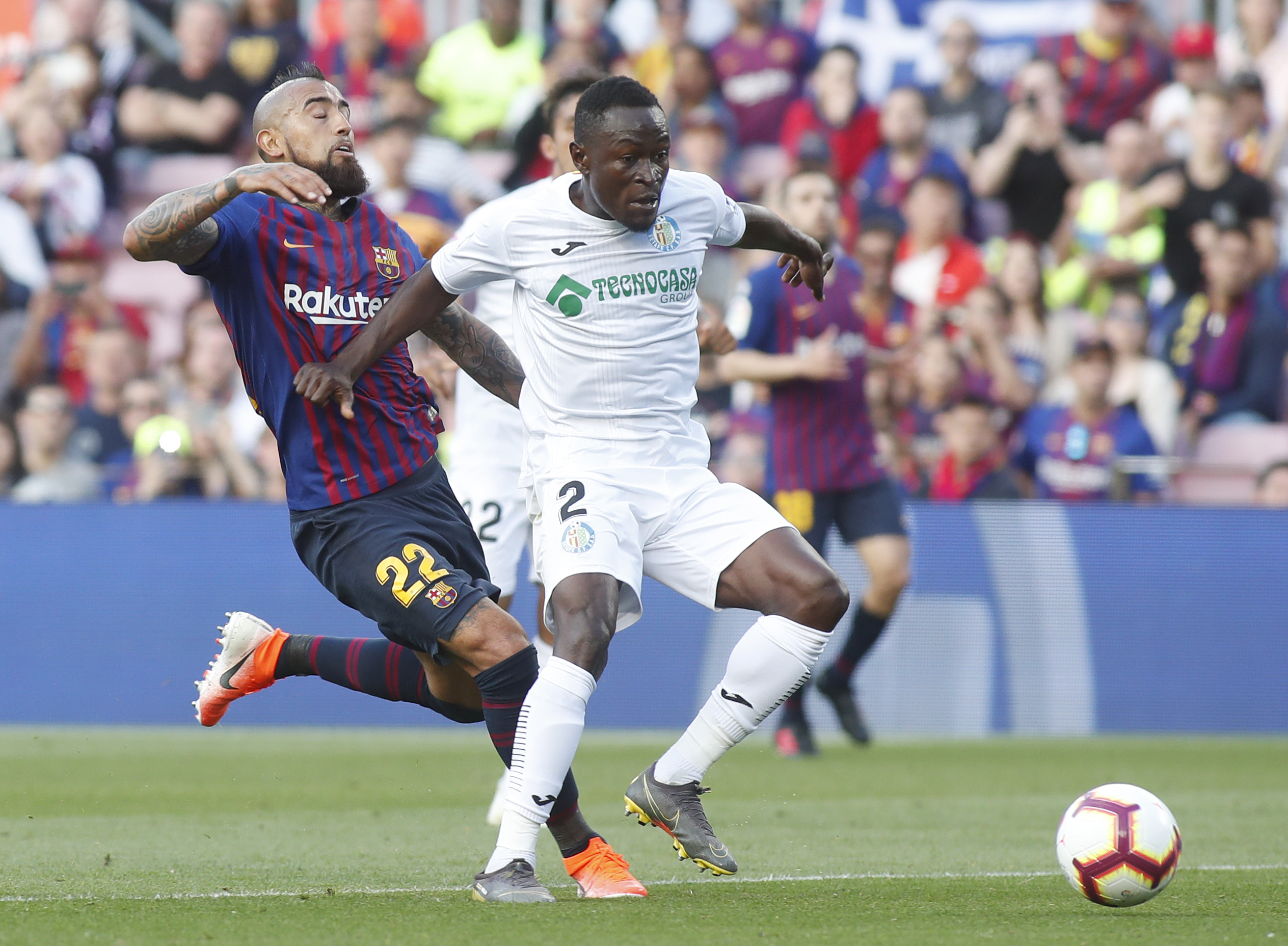 Getafe loses to Barca, drops out of Champions League spots