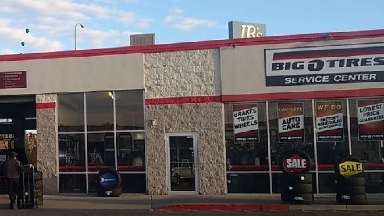 Tire store employee sold customer's Hummer for $1,000, charges state