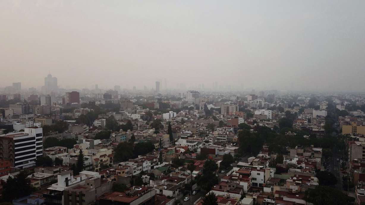 Mexico capital advises residents to stay inside due to fires