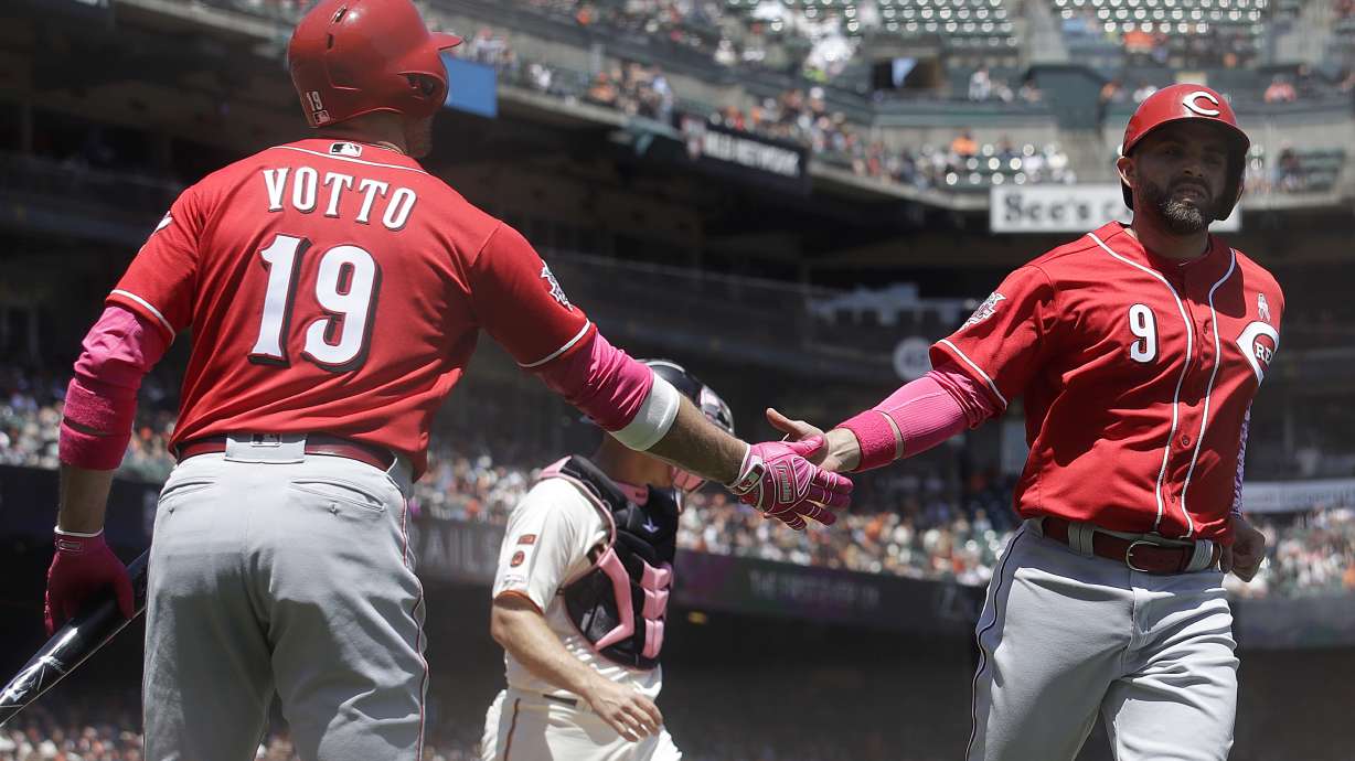 Sandoval's homer, 3 hits help Giants beat Reds 6-5