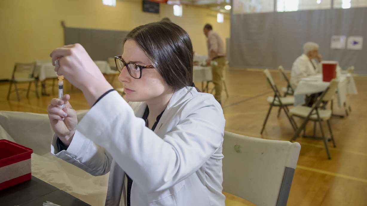 US measles cases still climbing, topping 800 for year