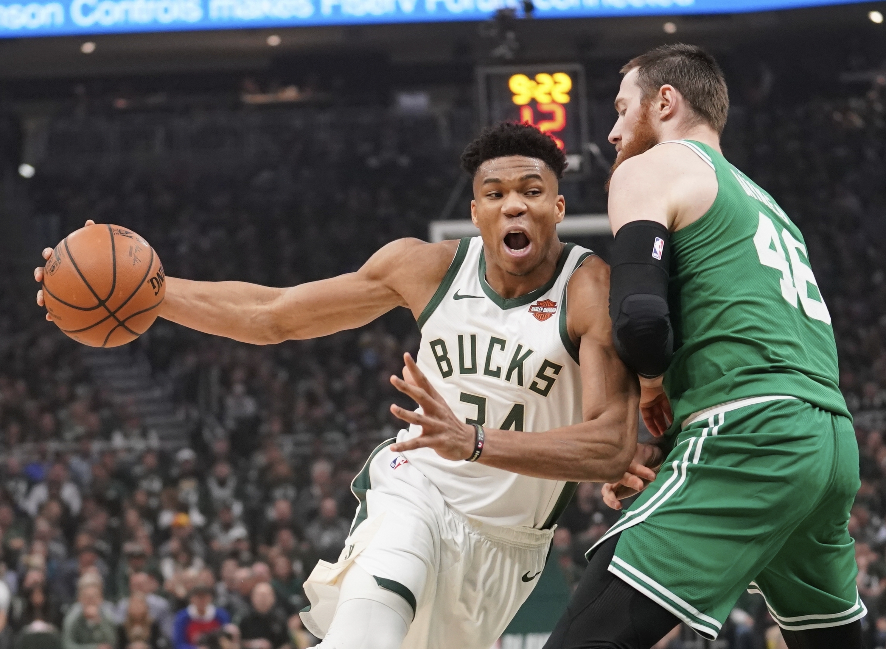 Bucks have Milwaukee dreaming of first title since '71