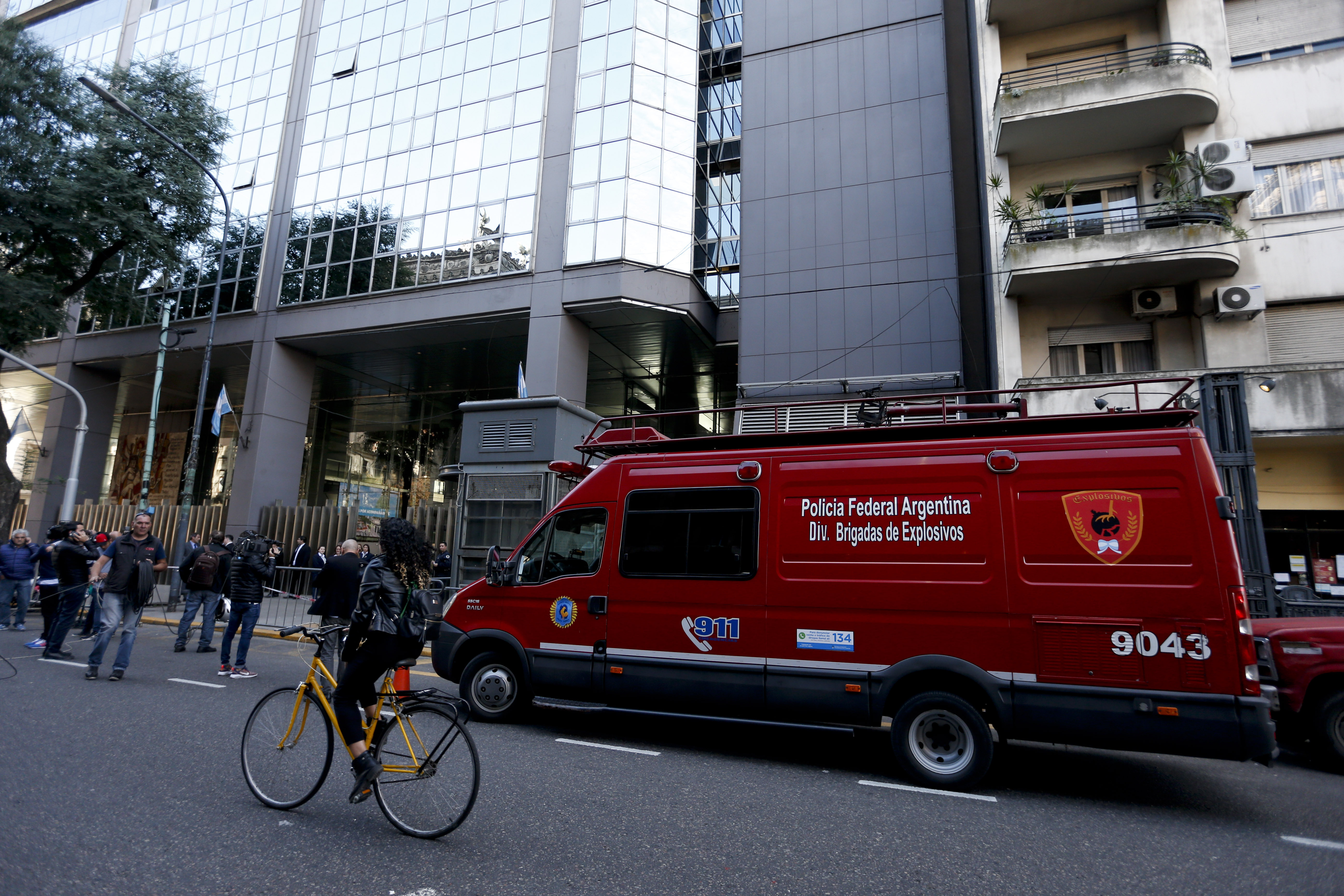 Man with gun tries to enter Argentina presidential office
