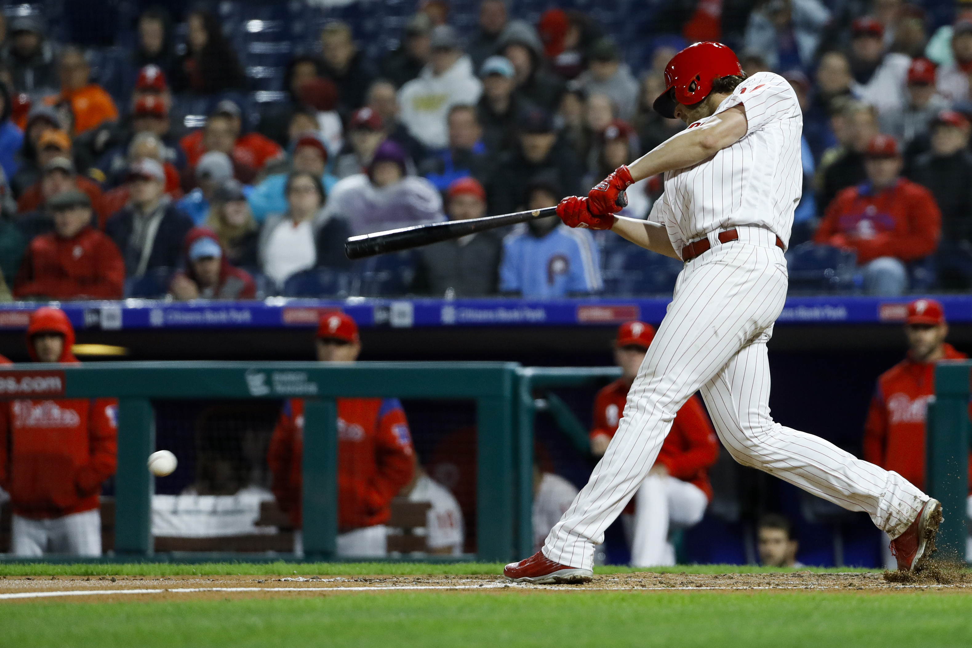 Realmuto, Hernandez lead Phils over Brewers 7-4