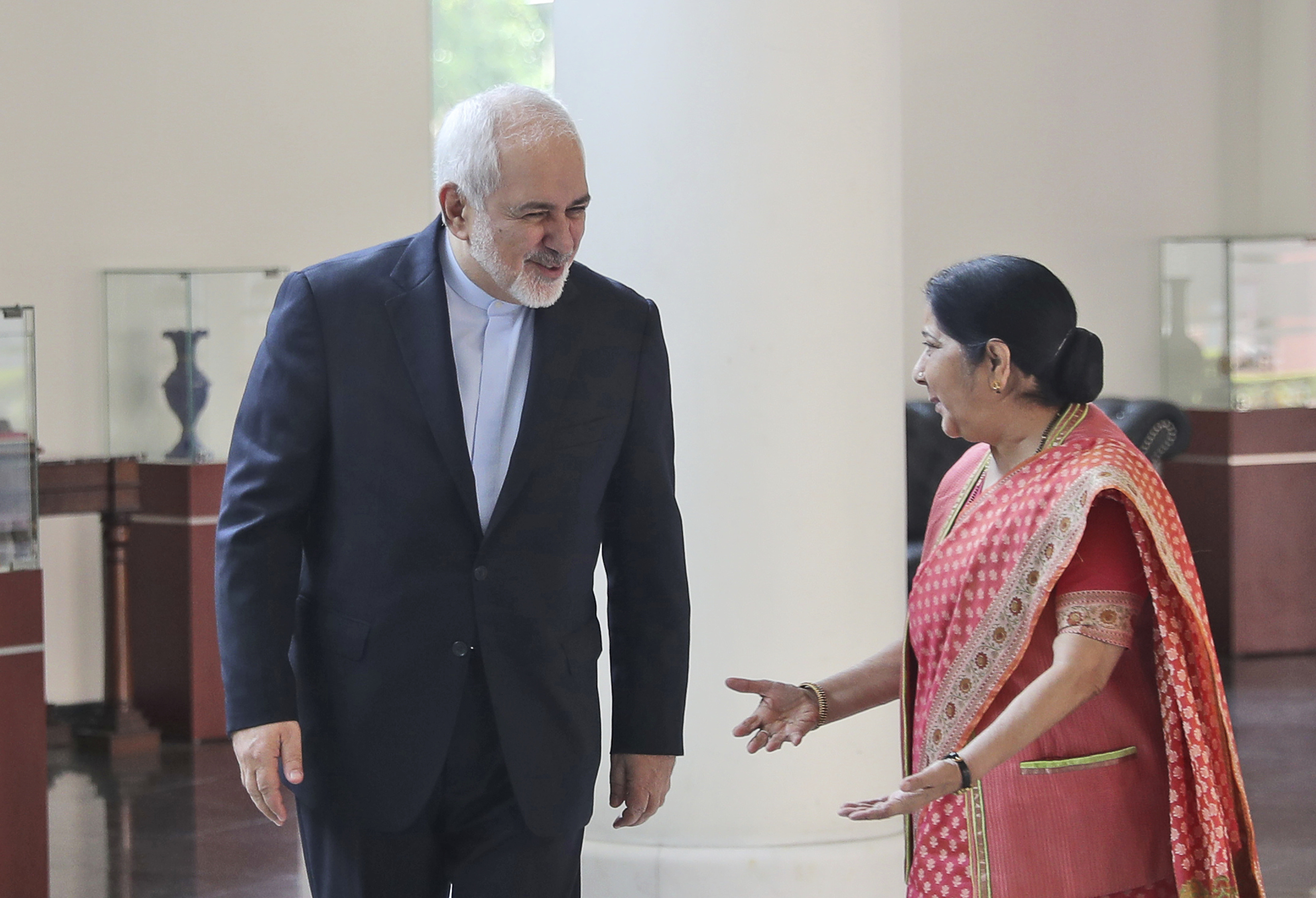 Iran foreign minister visits India amid falling oil revenue