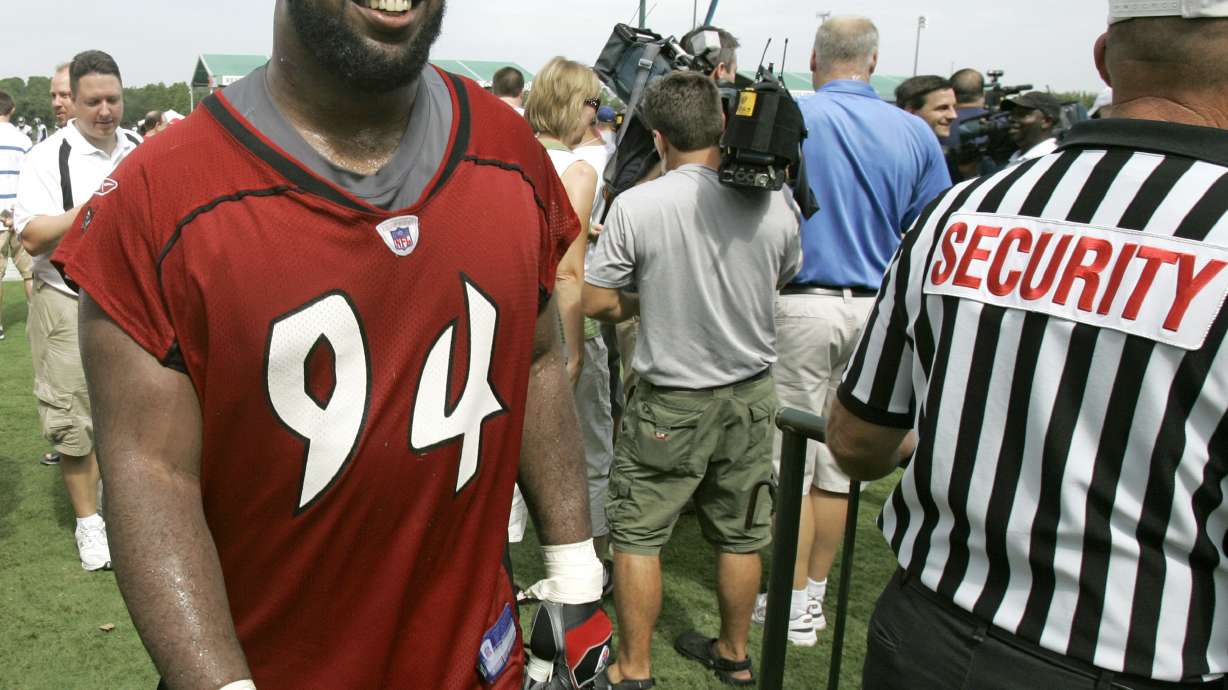 Former NFL player says he's innocent of stalking violation