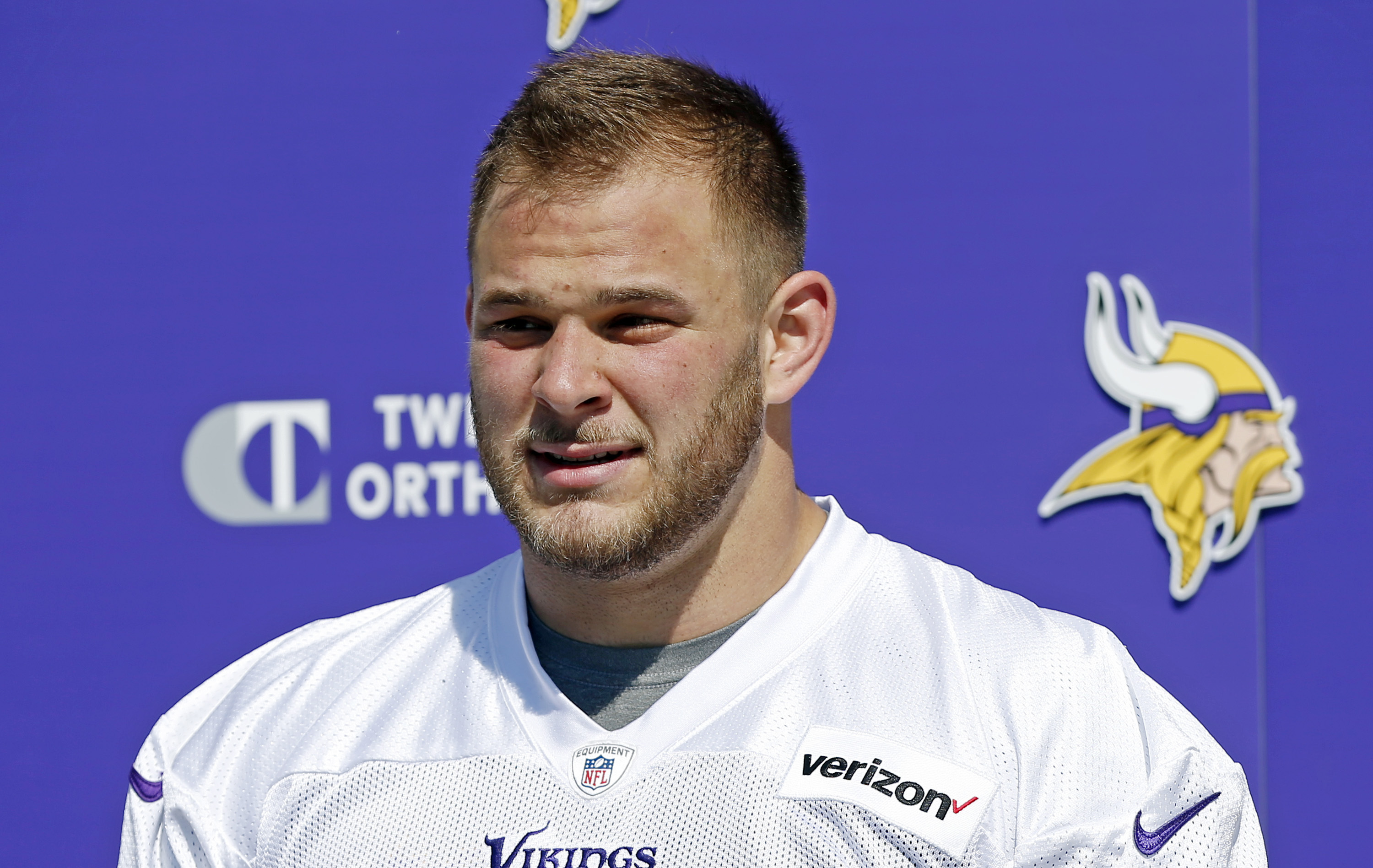 Cap-strapped Vikings sign 1st-round pick Garrett Bradbury