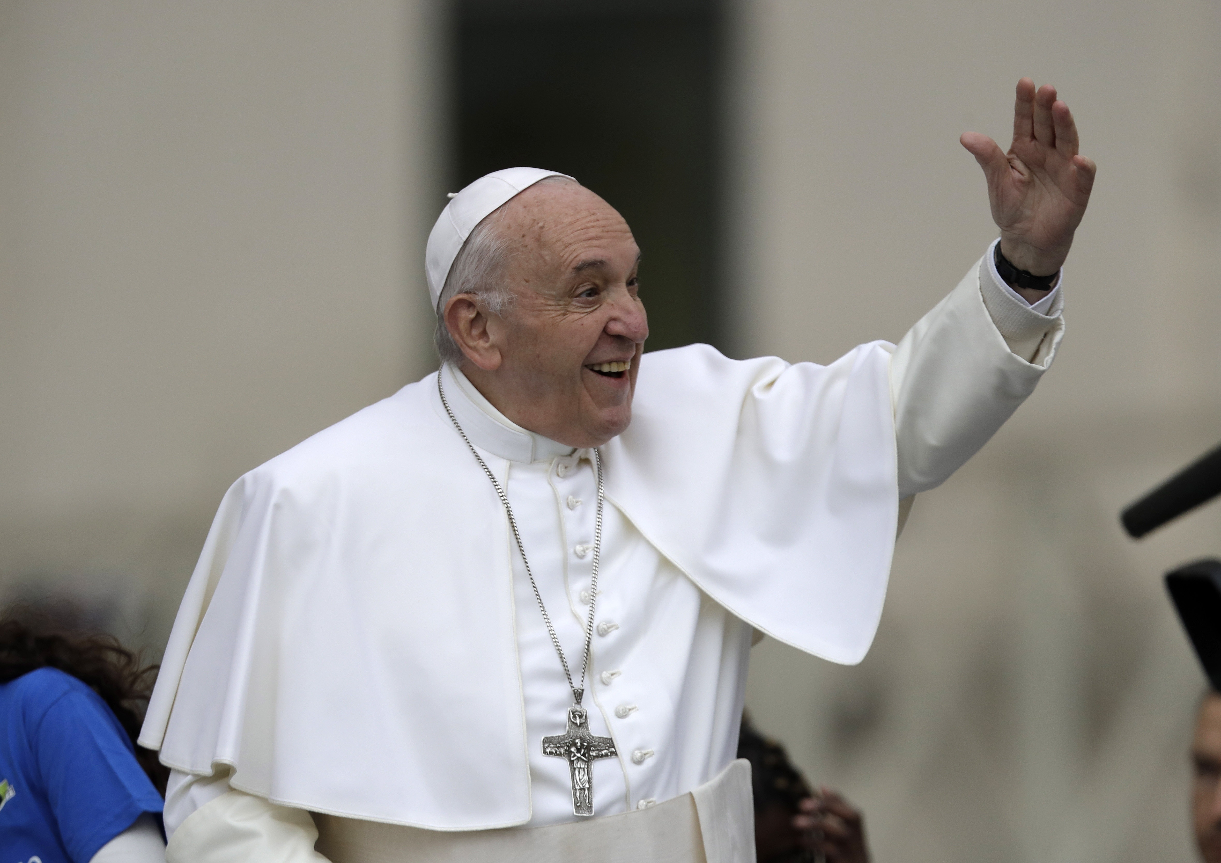 Pope gives joyride to migrant kids newly arrived in Italy