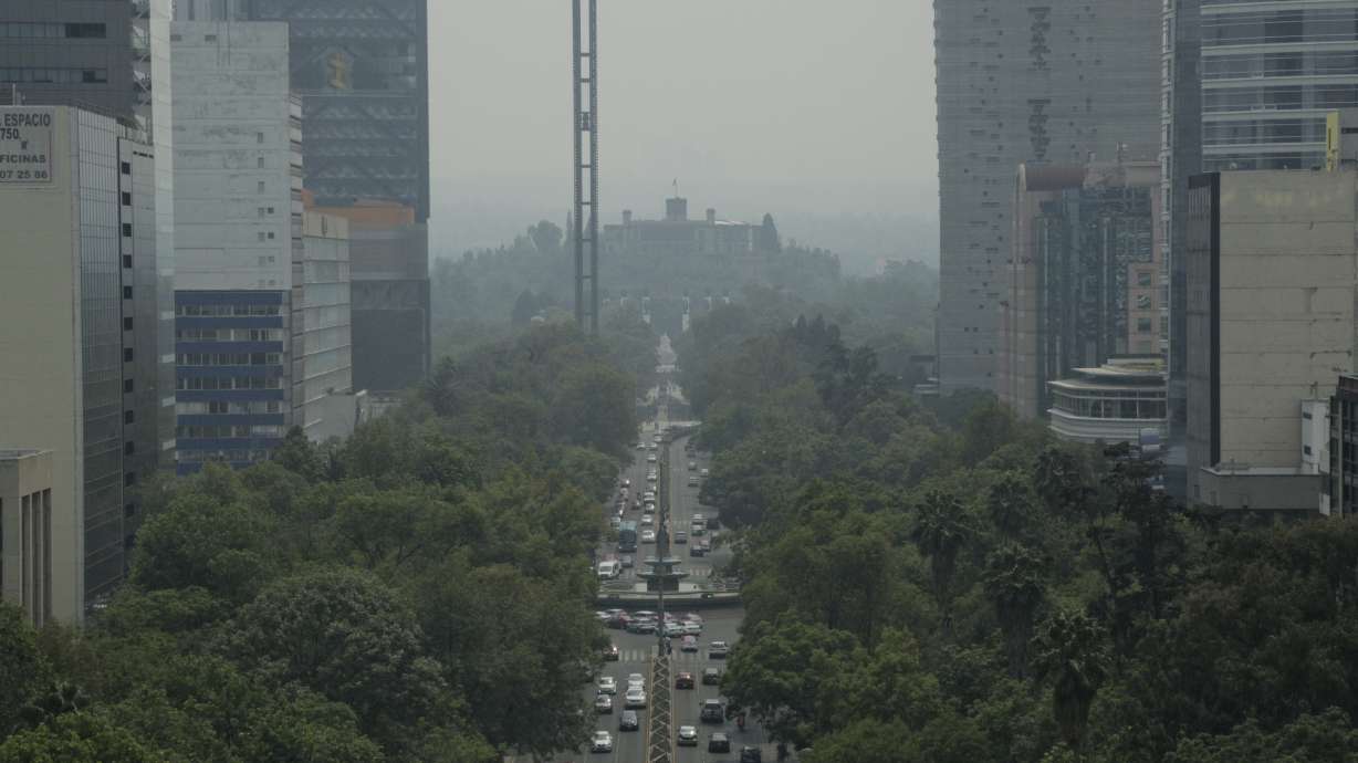 Mexico cancels school in capital due to poor air quality