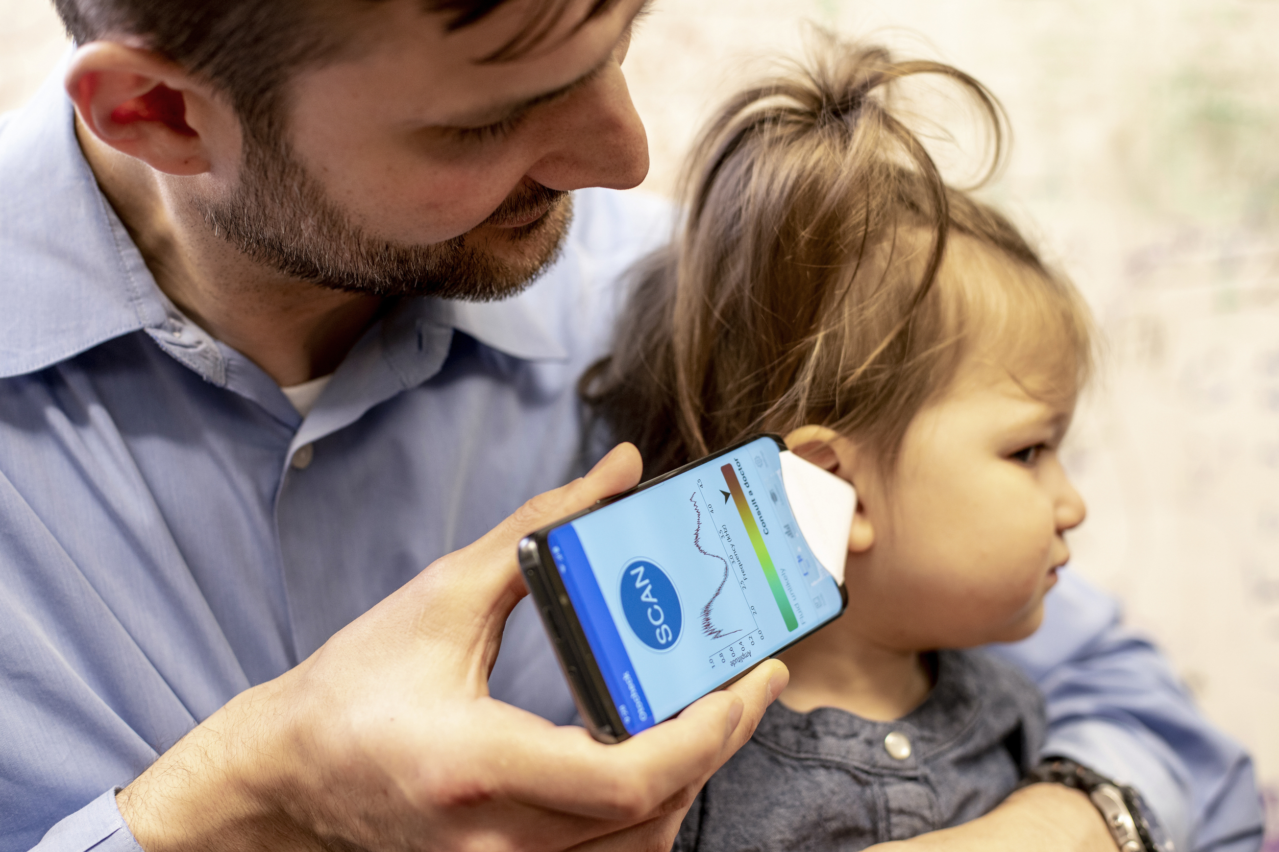 Using a smartphone to sound out sign of kids' ear infections