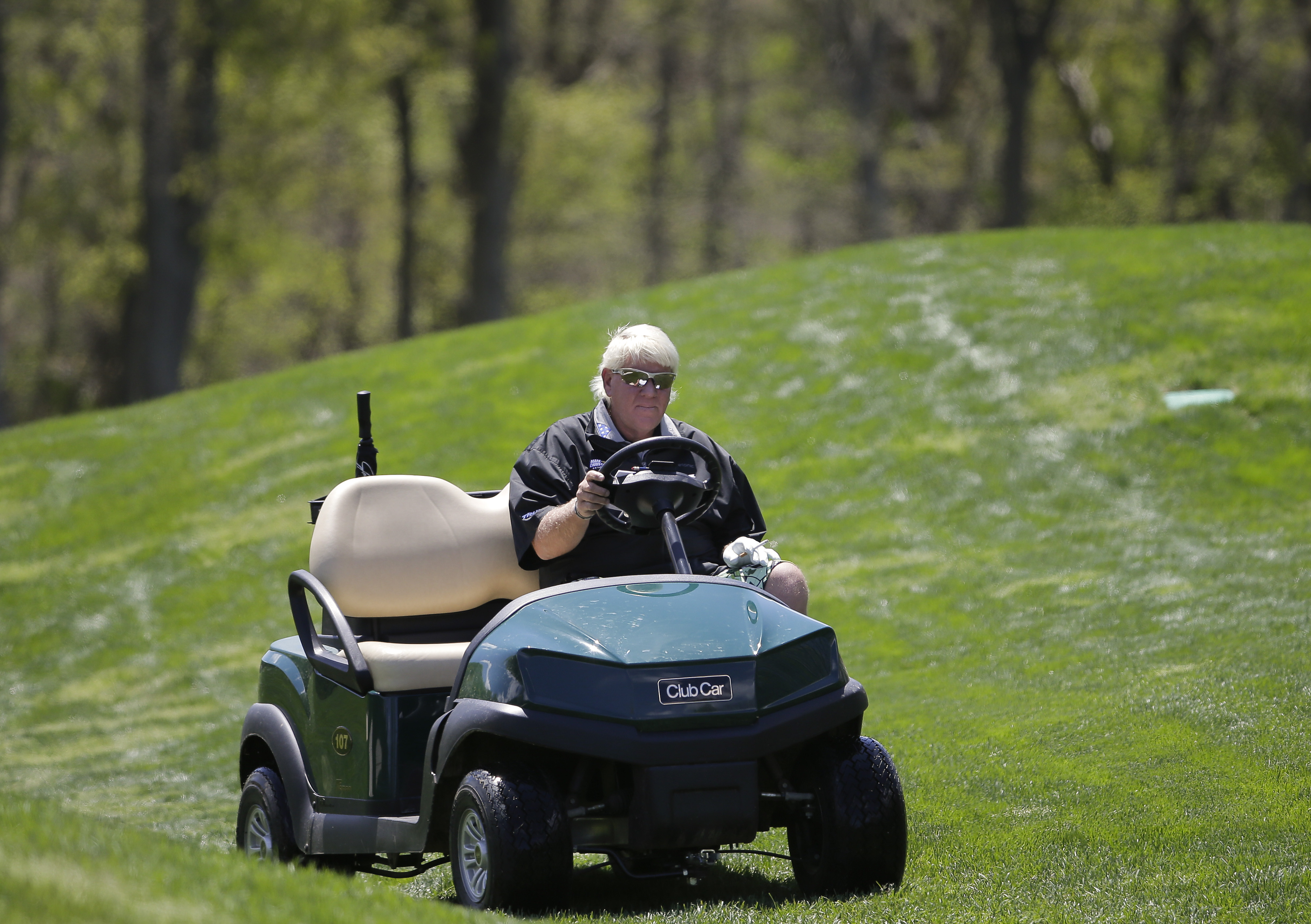 Daly says cart a disadvantage at PGA on hilly Bethpage Black