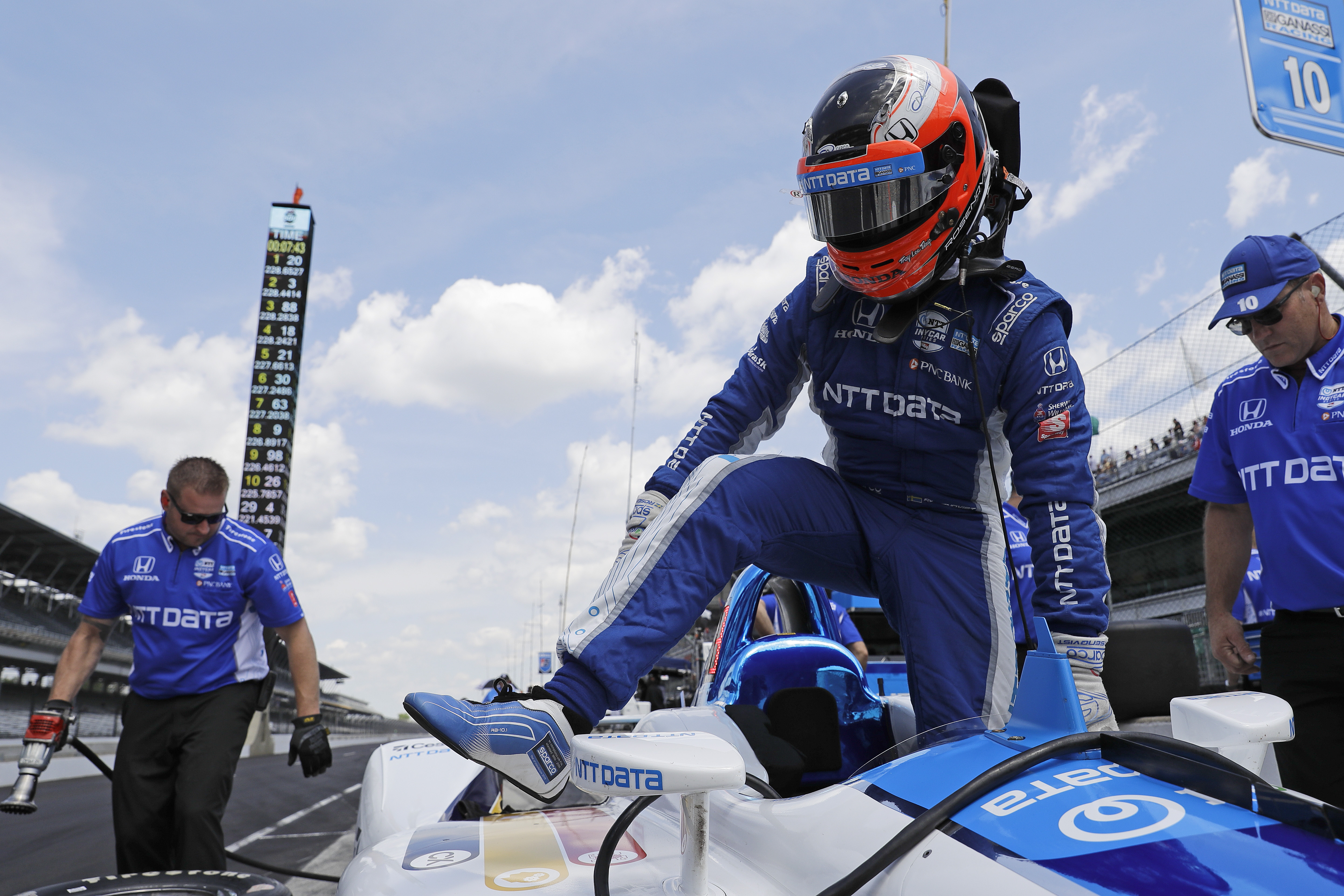 The Latest: Penske expects Castroneves back at Indy in 2020