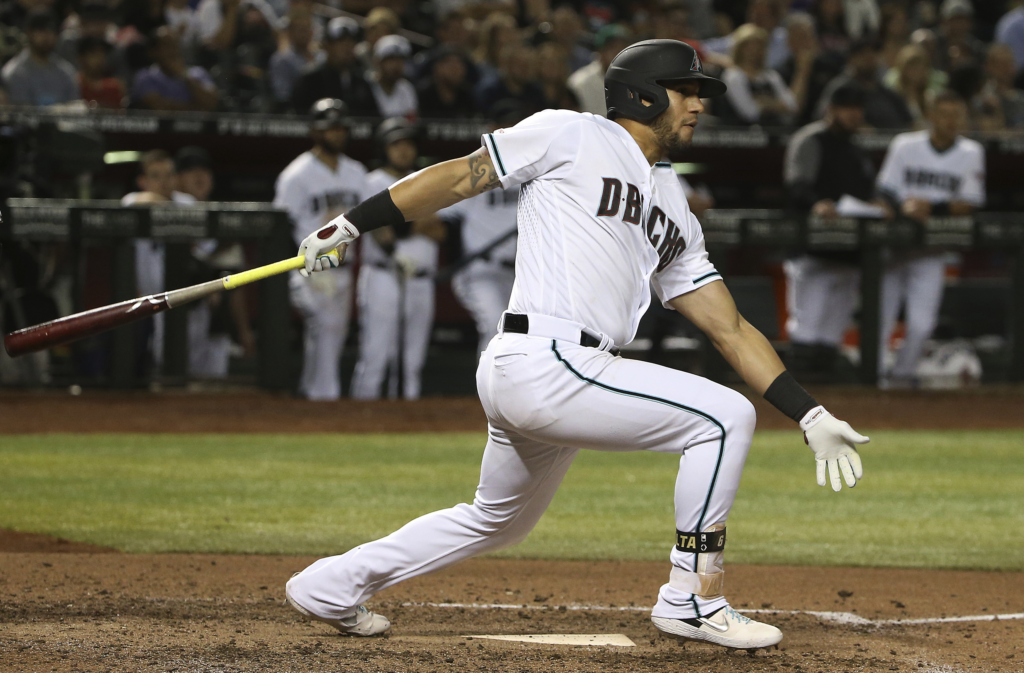 Diamondbacks OF Peralta leaves game with tightness in back