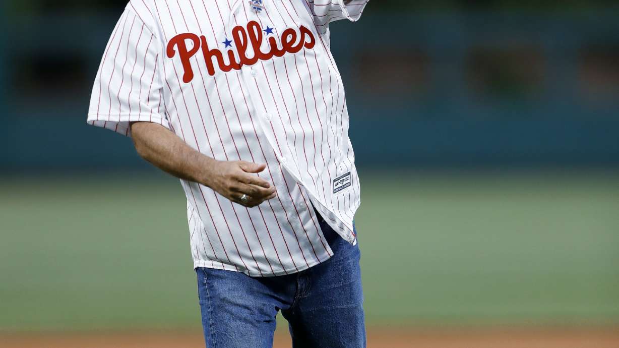 Gonzalez effective again, pitches Brewers past Phillies 5-2