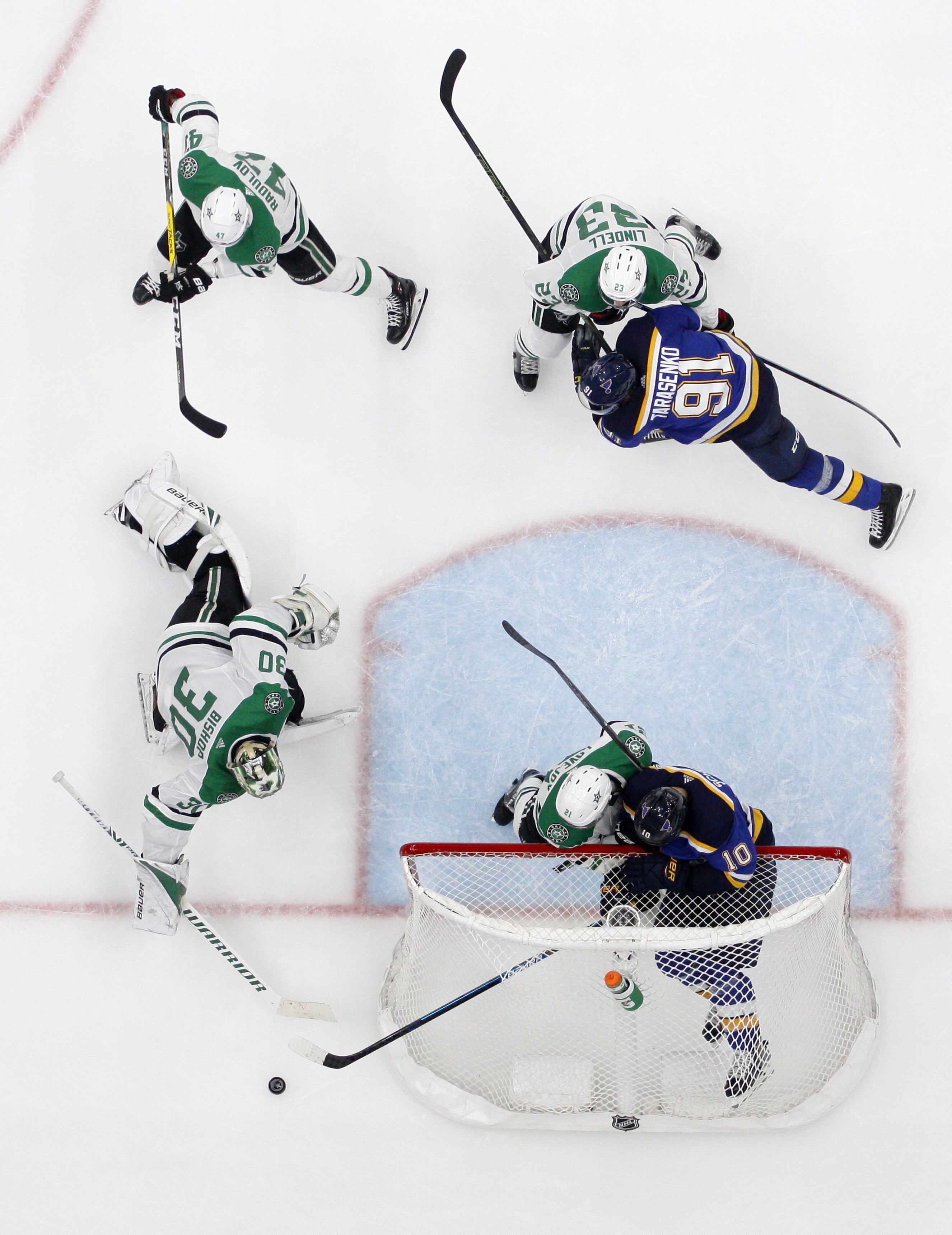 Stars defenseman Lindell signs new $34.8M, 6-year contract