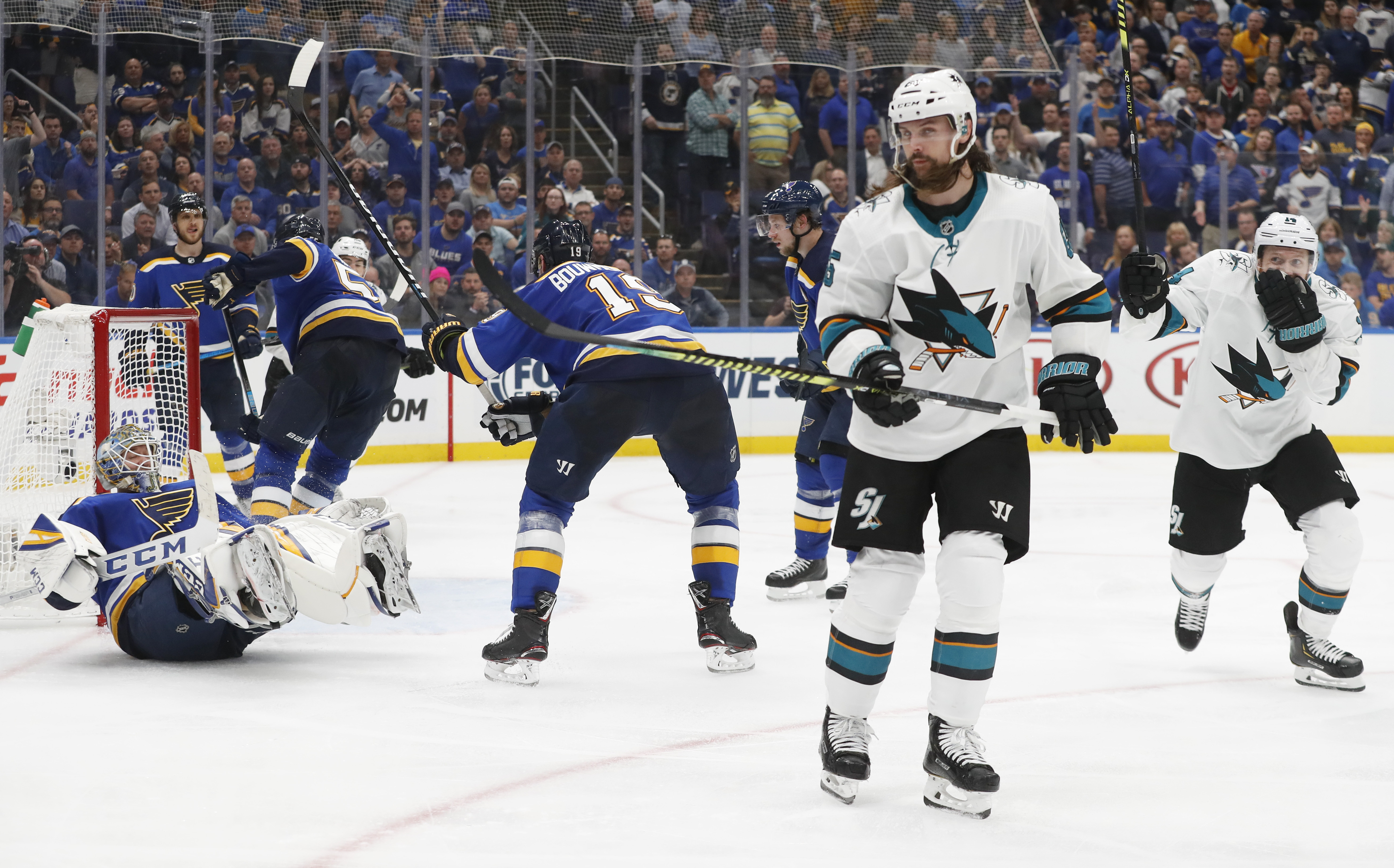 Serendipitous Sharks shrug off controversy up 2-1 vs Blues