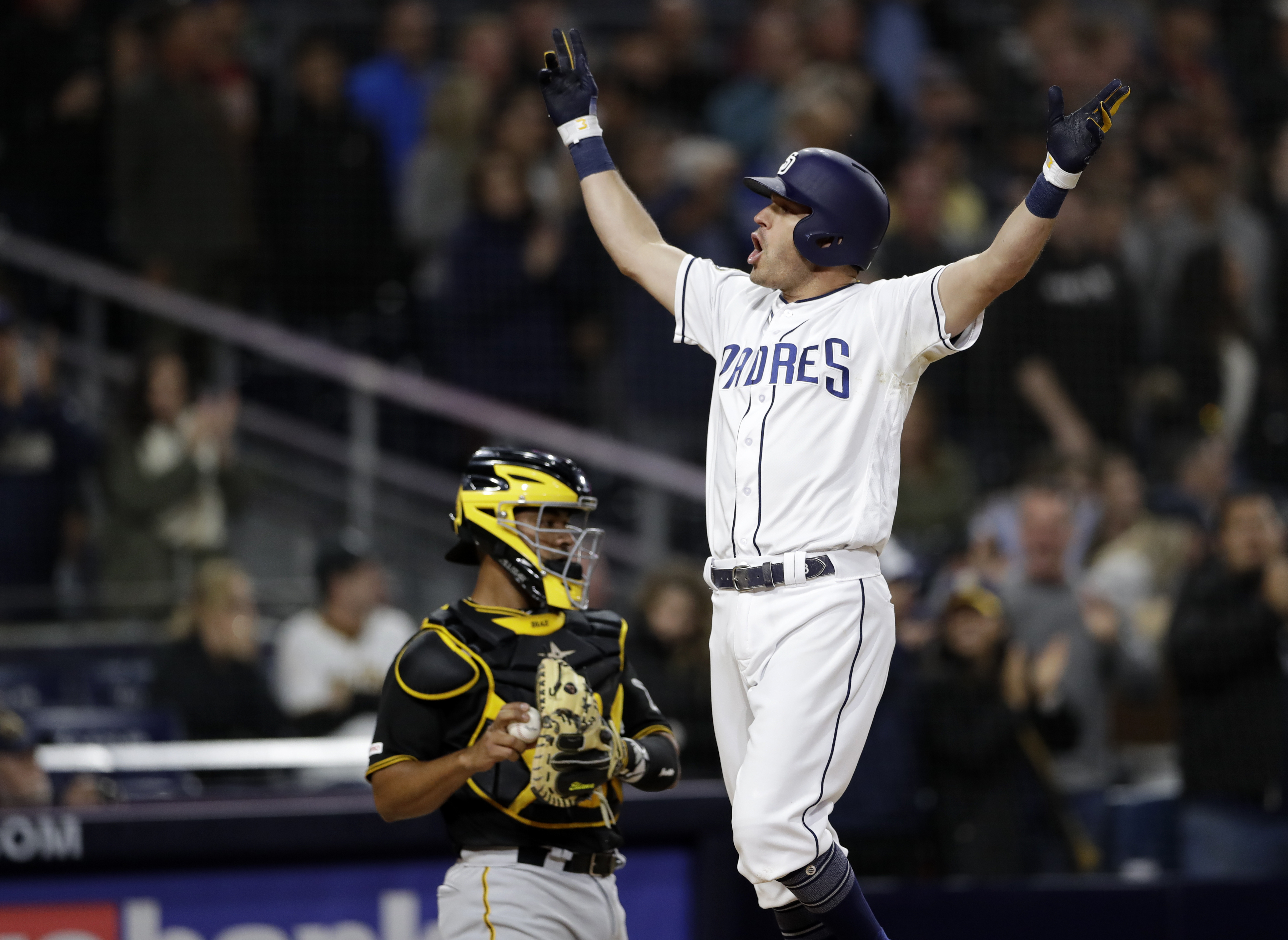 Kinsler's 3-run homer lifts Padres to 4-3 win vs Pirates