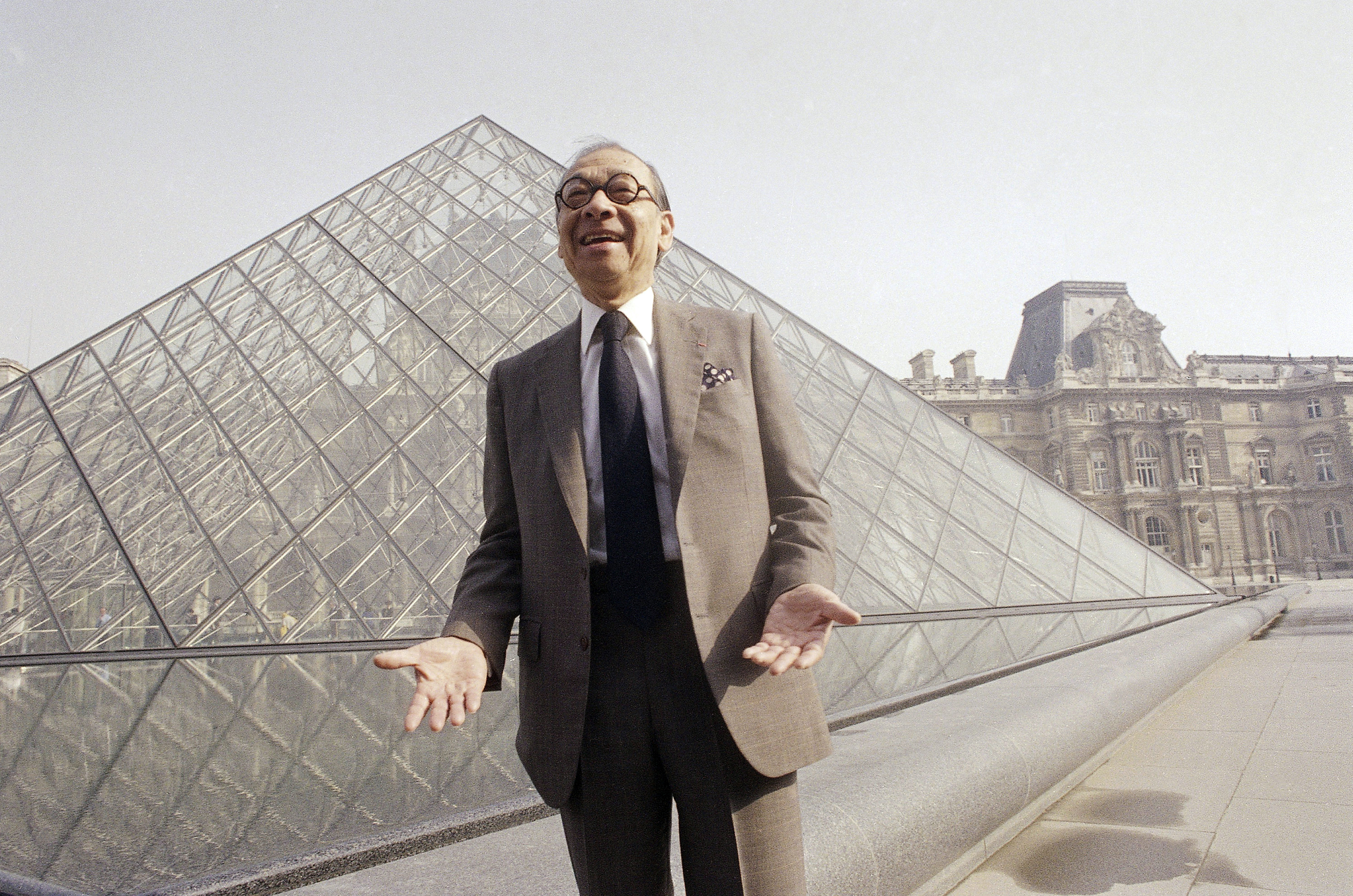 Louvre museum pays tribute to pyramid's architect Pei