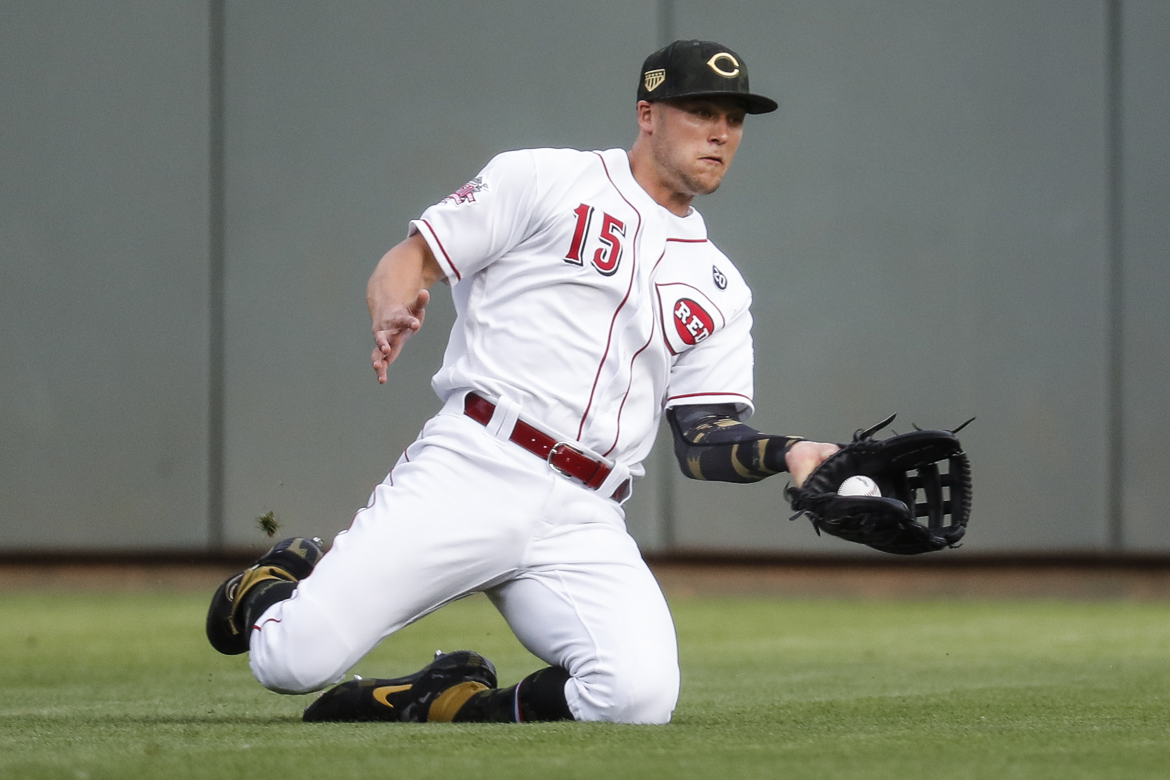 Bellinger homers, Hill fans 10 as Dodgers beat Reds 6-0