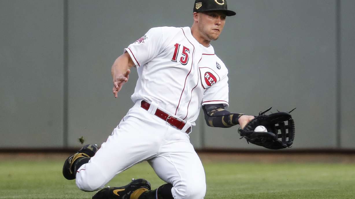 Bellinger homers, Hill fans 10 as Dodgers beat Reds 6-0