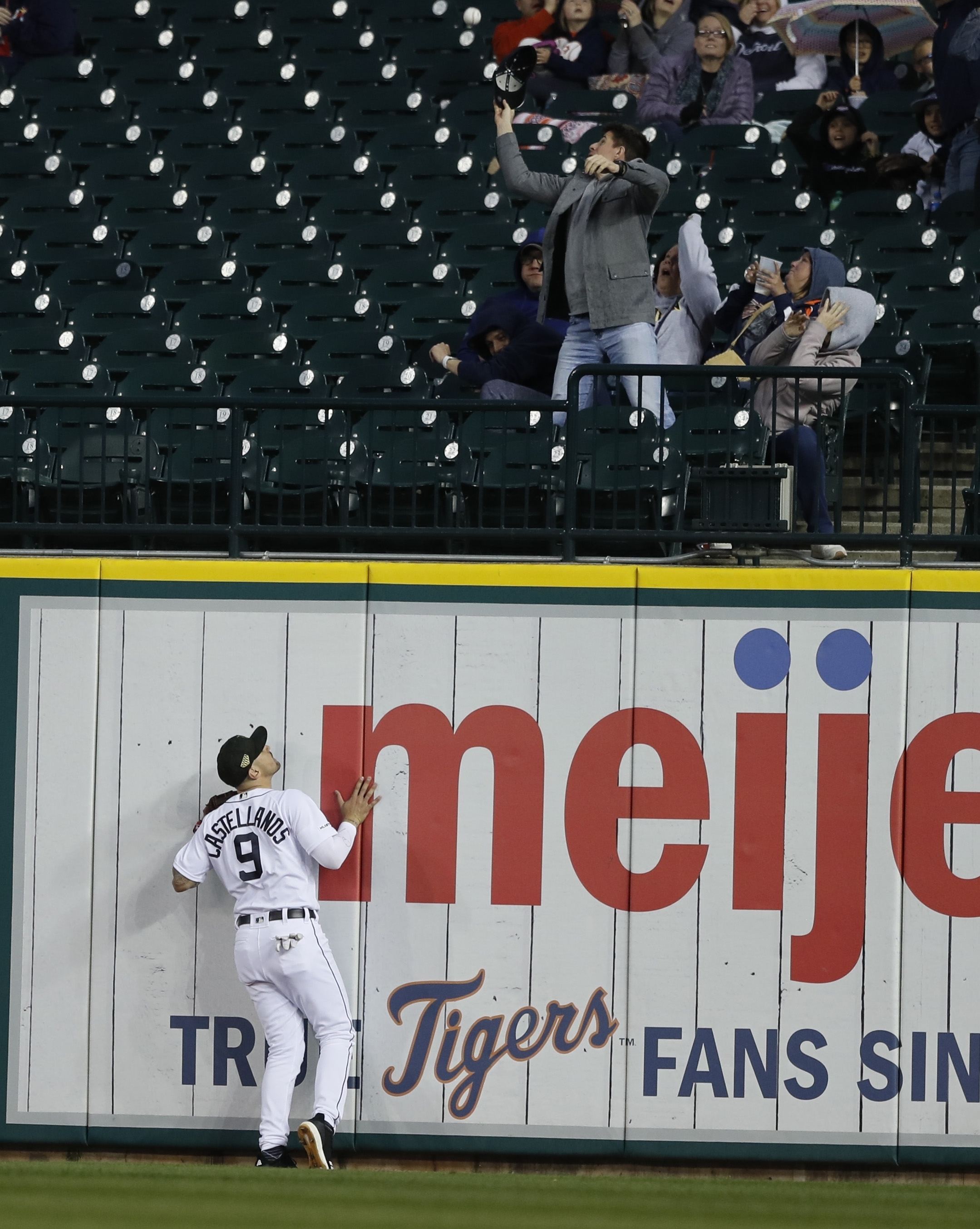 Montas helps Athletics win 14th straight against Tigers